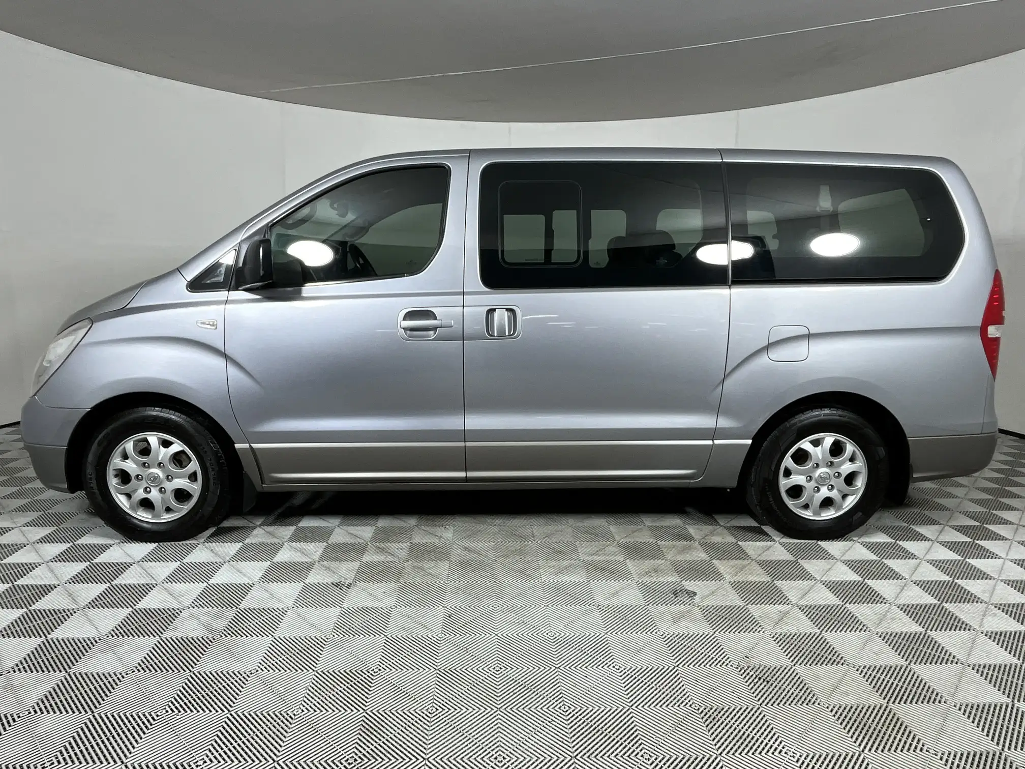 Hyundai H-1