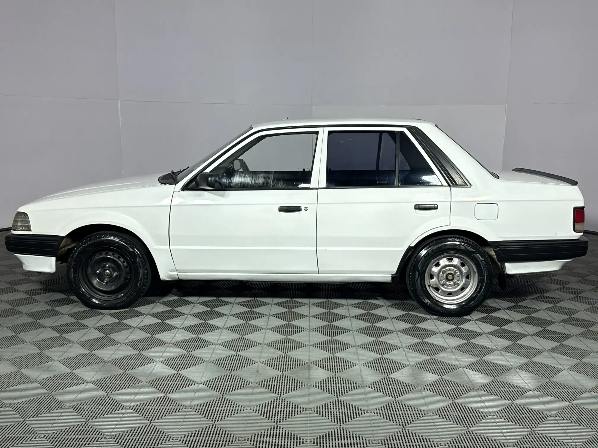 Mazda 323