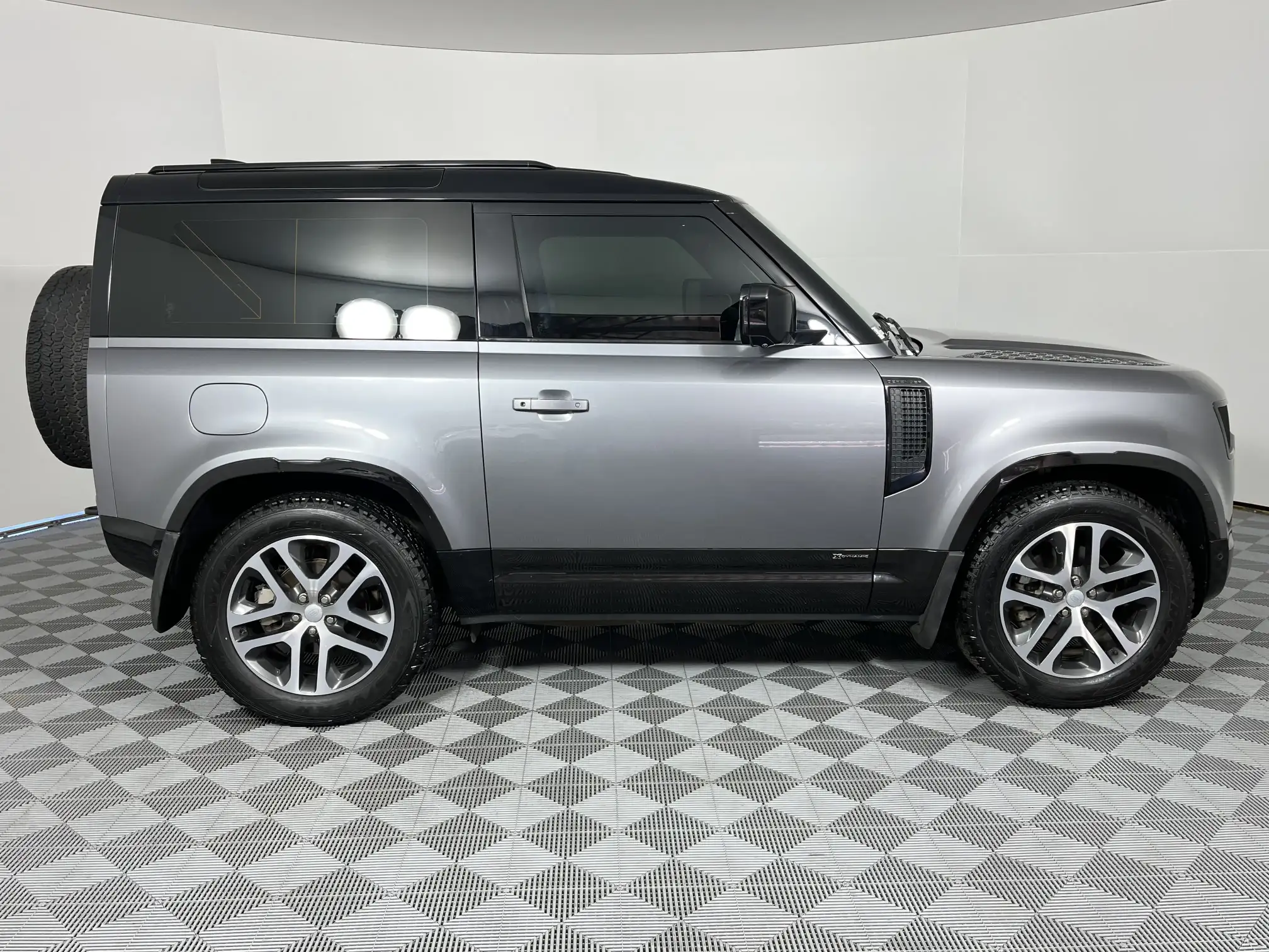 Land Rover Defender 90