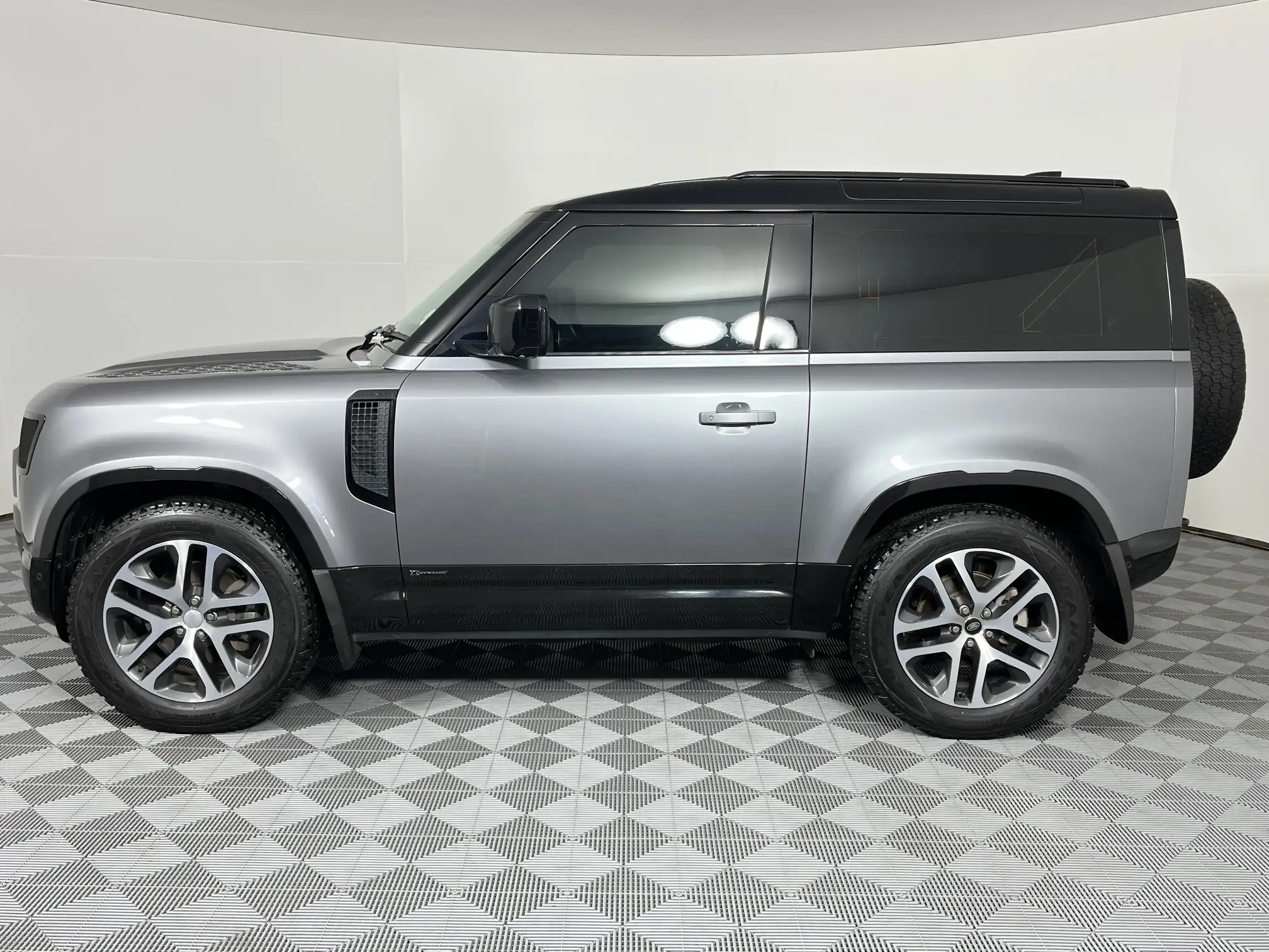 Land Rover Defender 90