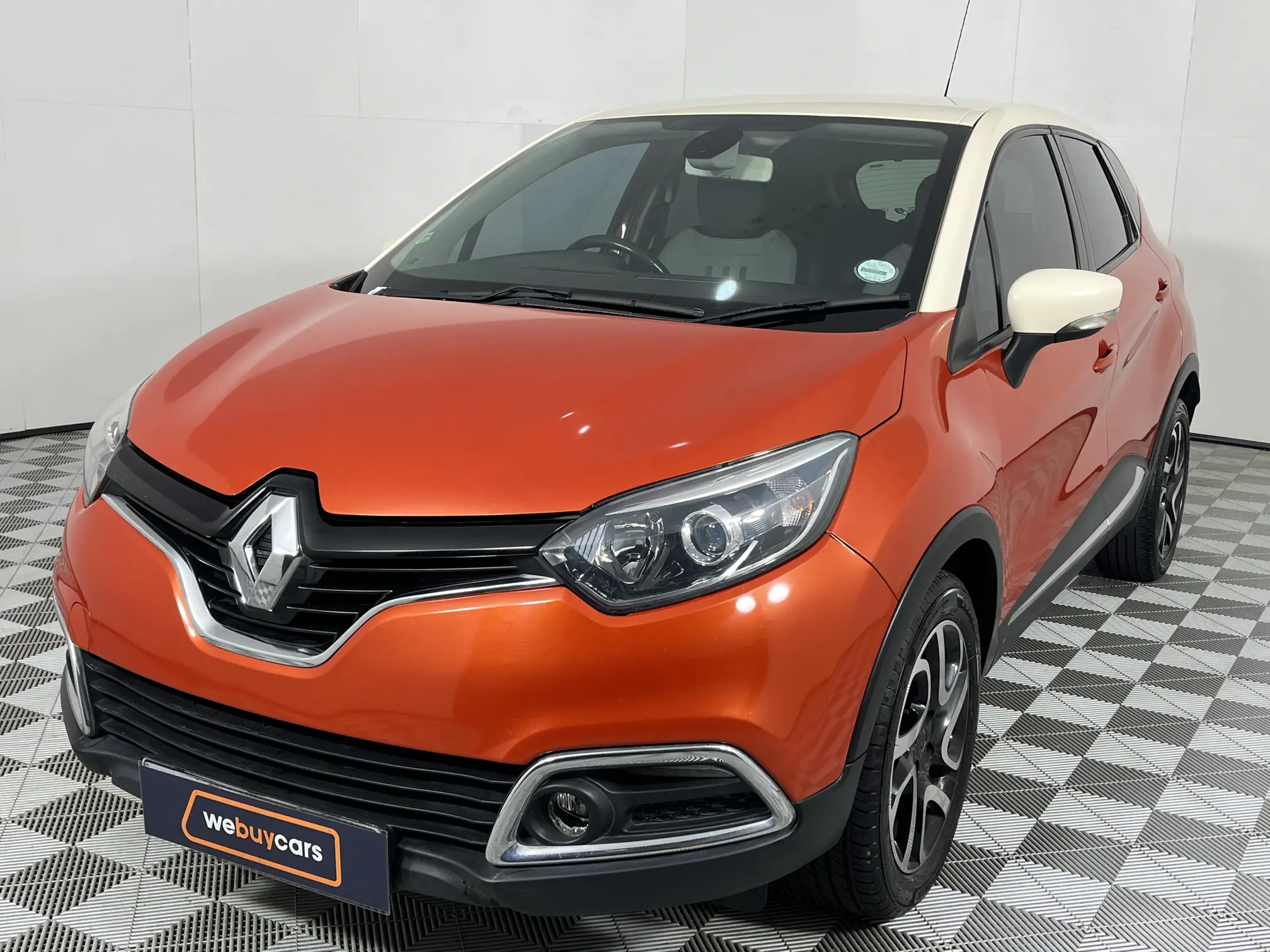 2017 Renault Captur 900t Dynamique 5-Door (66 KW)