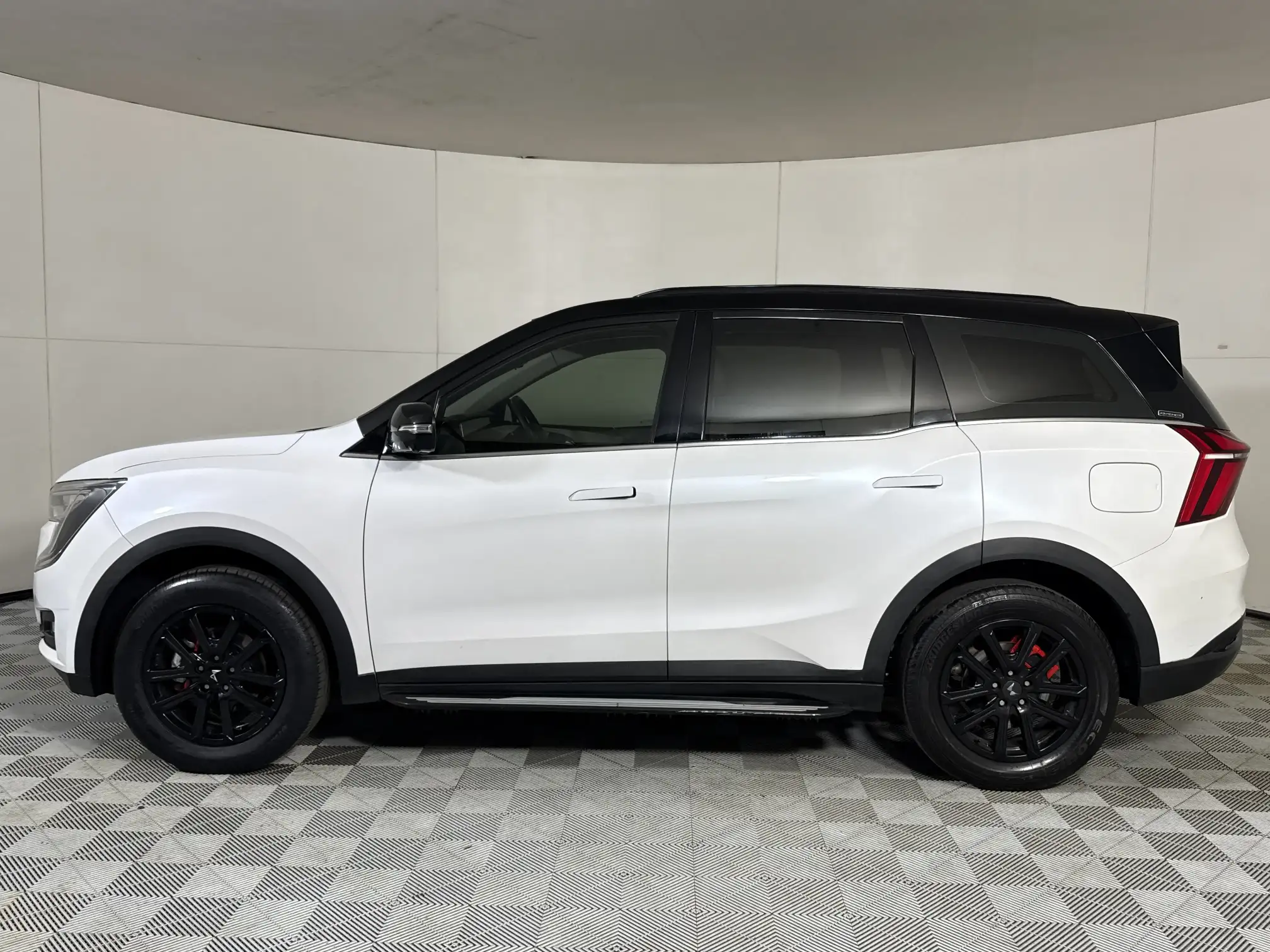 Mahindra XUV 700