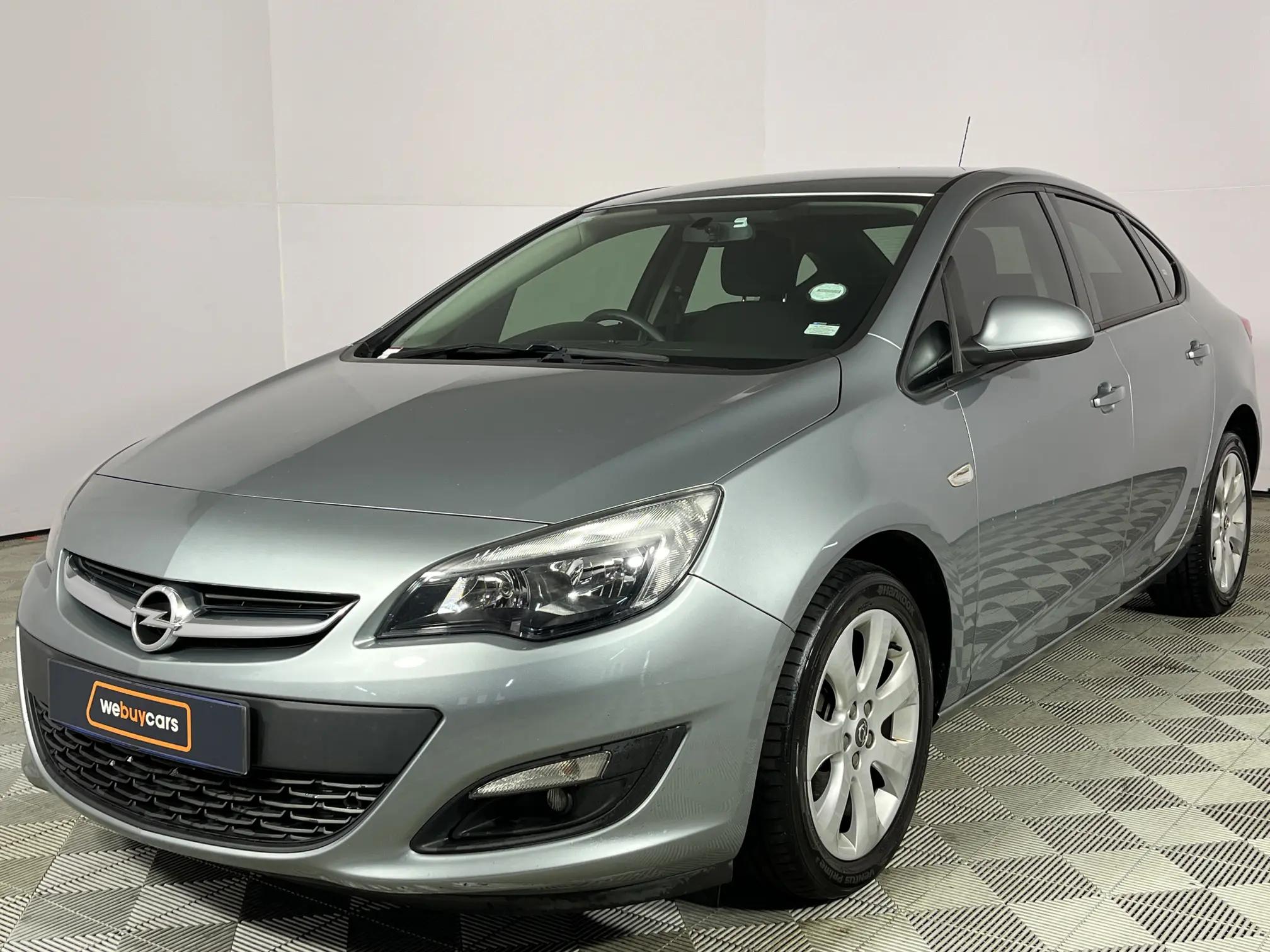 Opel Astra 1.6 Essentia Sedan