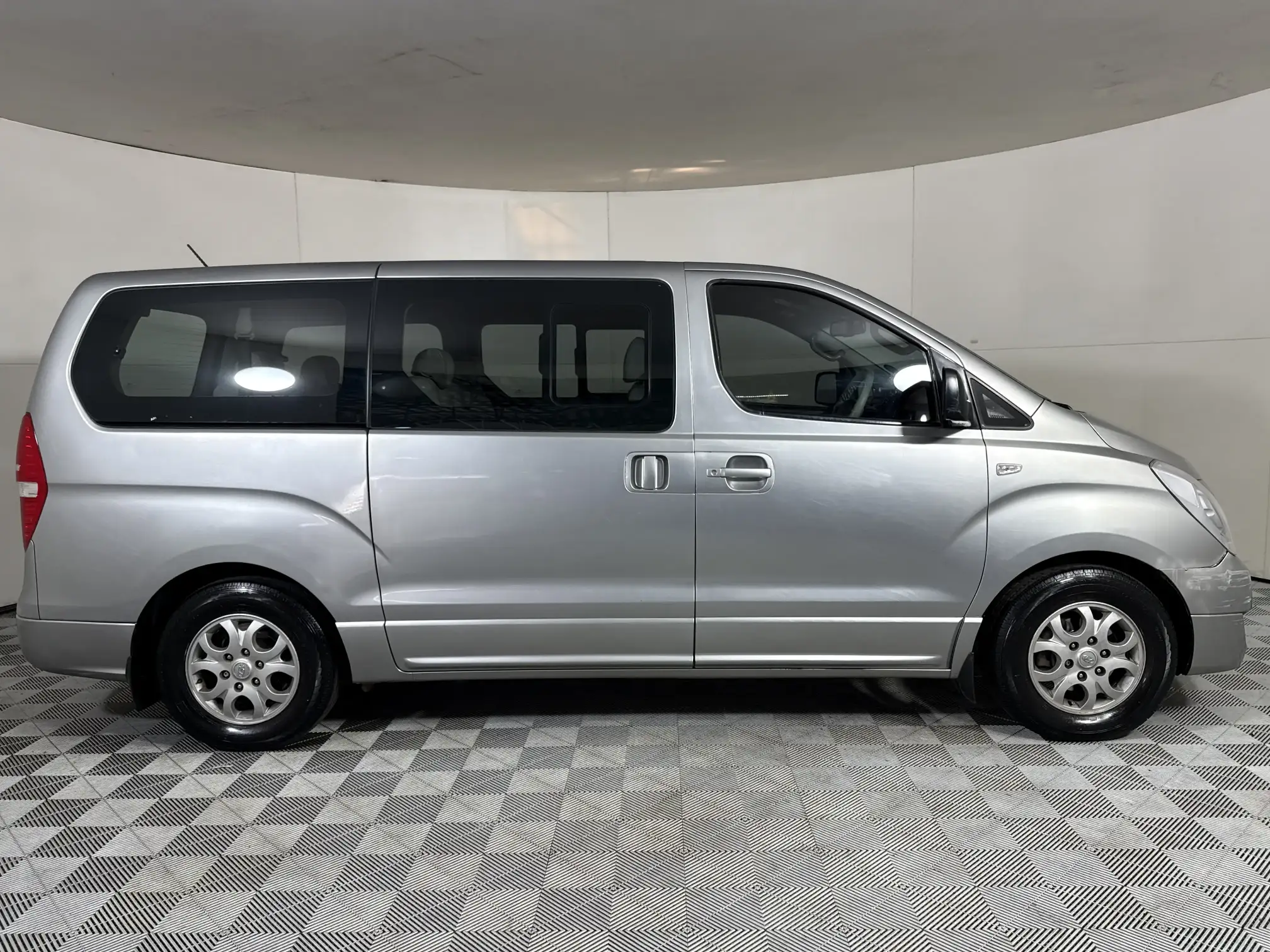Hyundai H-1