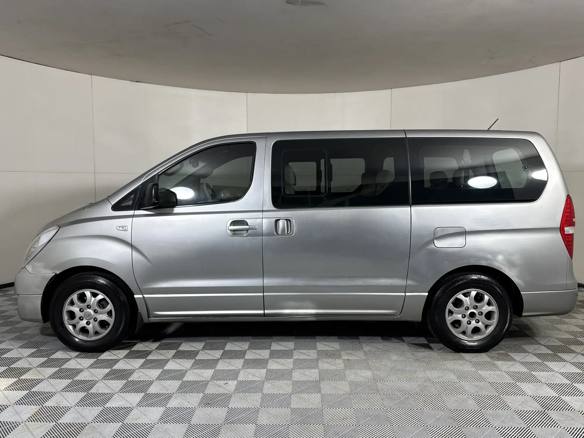 Hyundai H-1