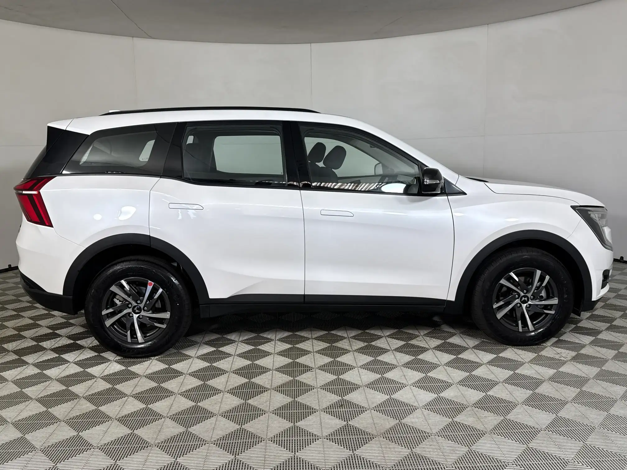 Mahindra XUV 700