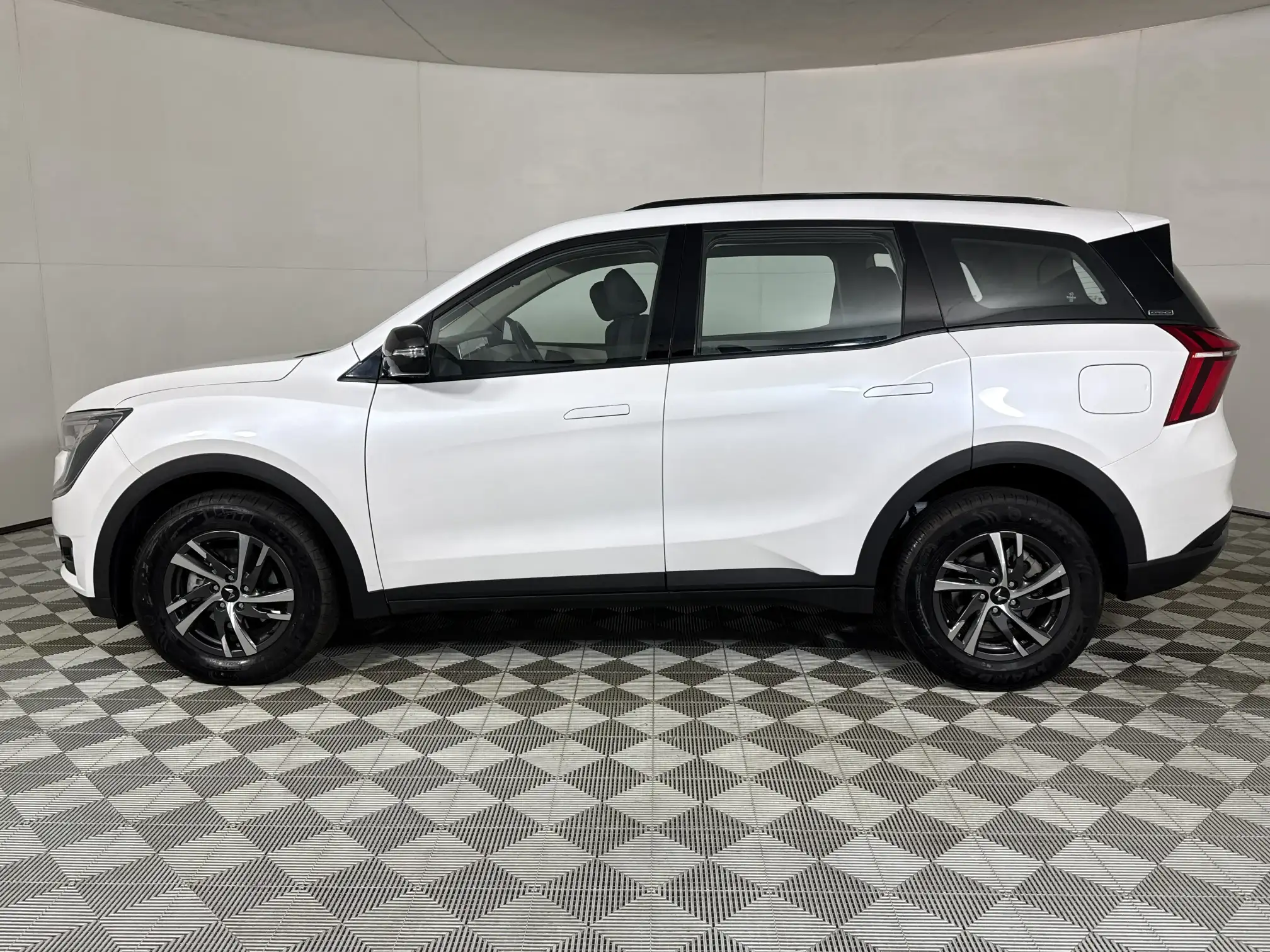 Mahindra XUV 700