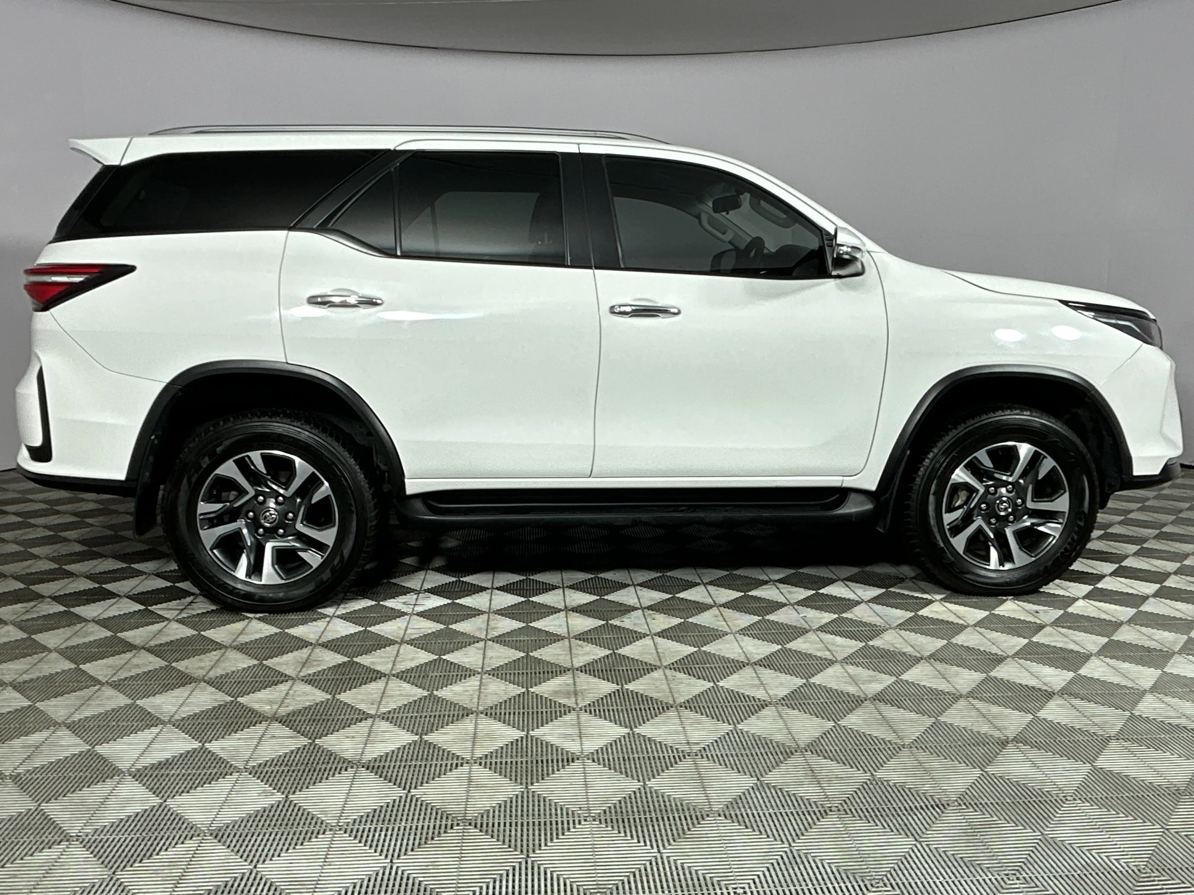 2023 Toyota Fortuner 2.4gd-6 4x4 Auto, photo 4