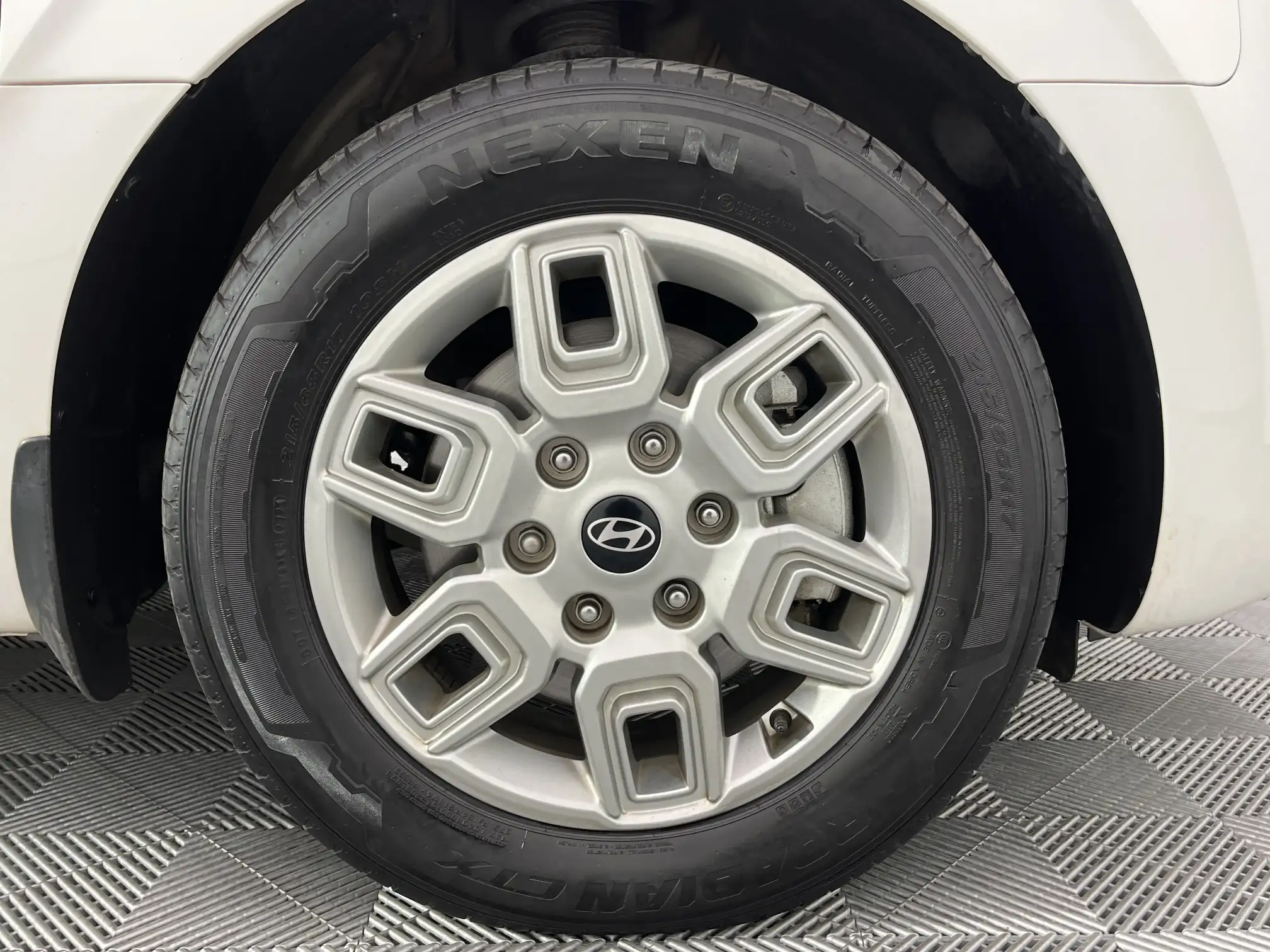 Hyundai Staria