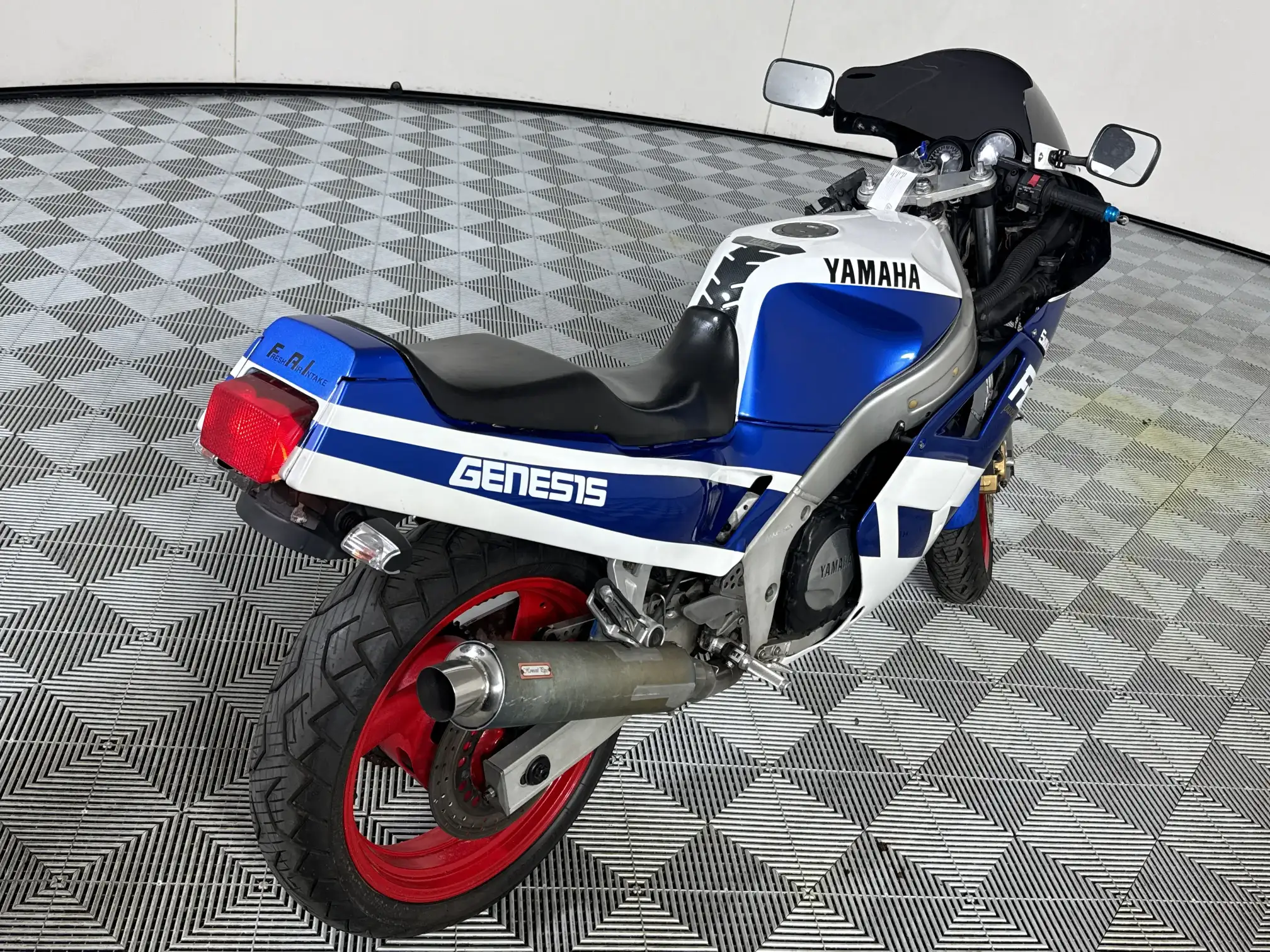 Yamaha FZR