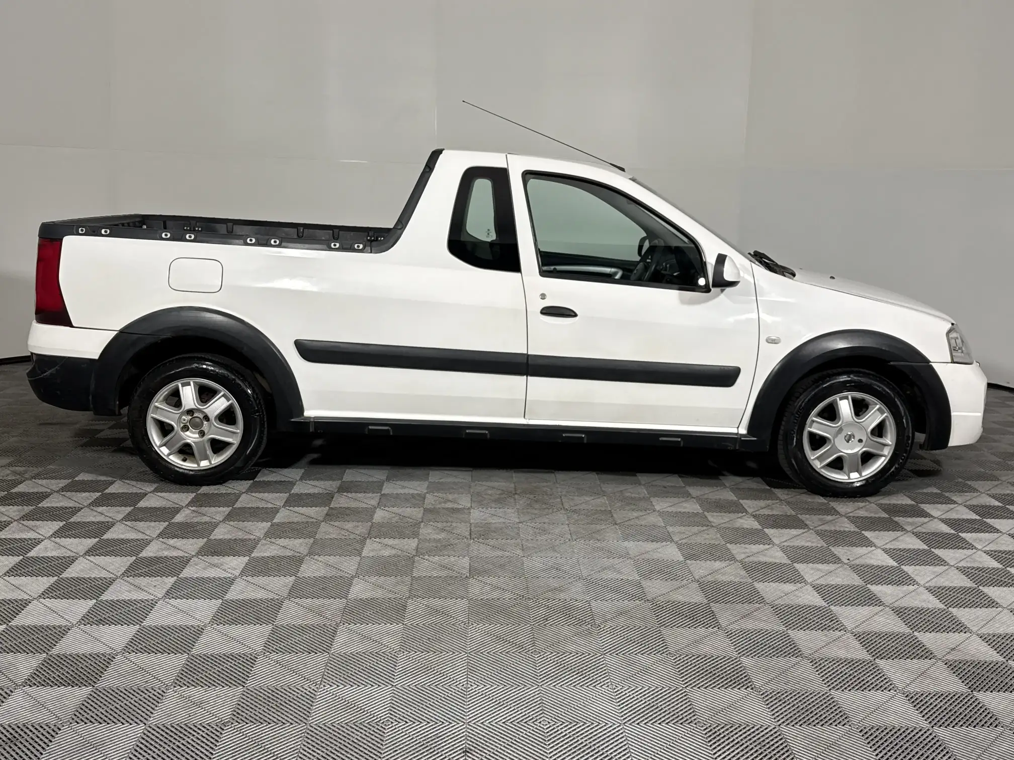 Nissan NP200