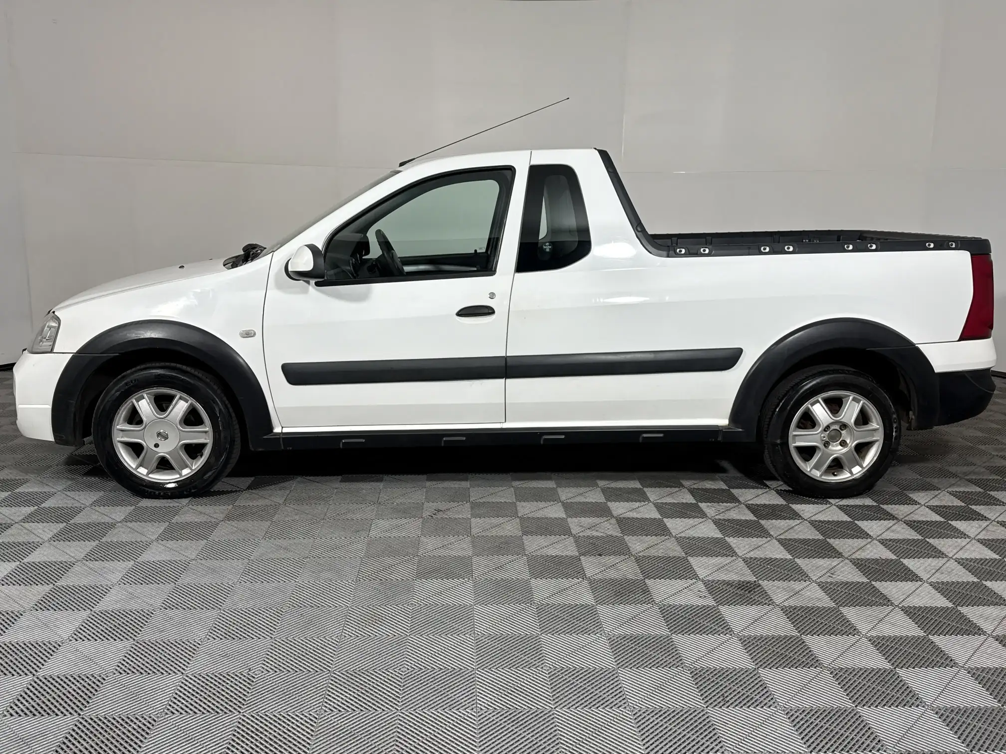 Nissan NP200