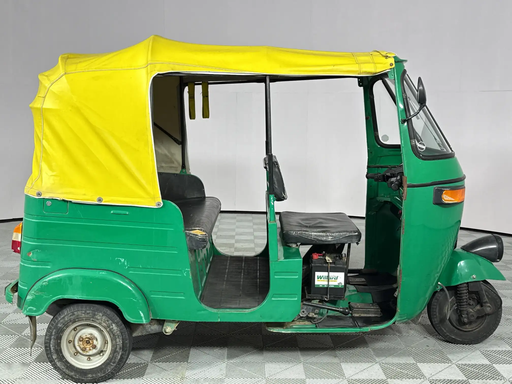 2013 Bajaj Re205