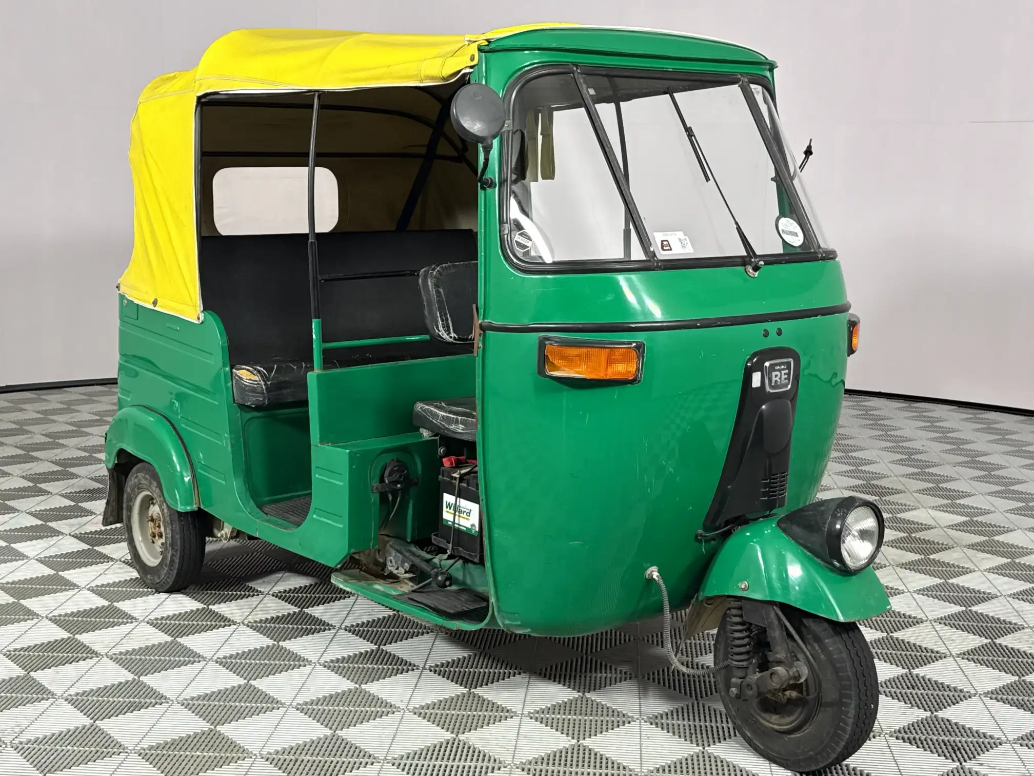 Bajaj Re205