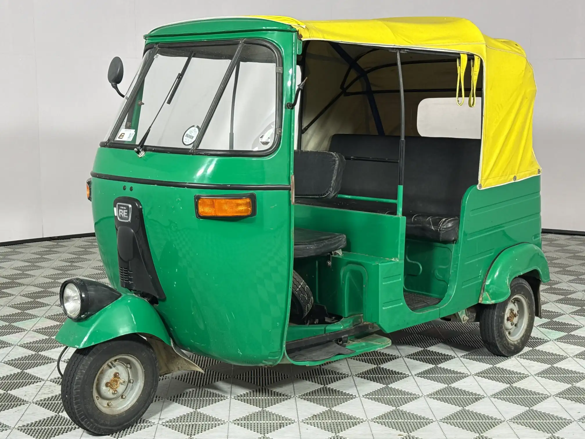 Bajaj Re205
