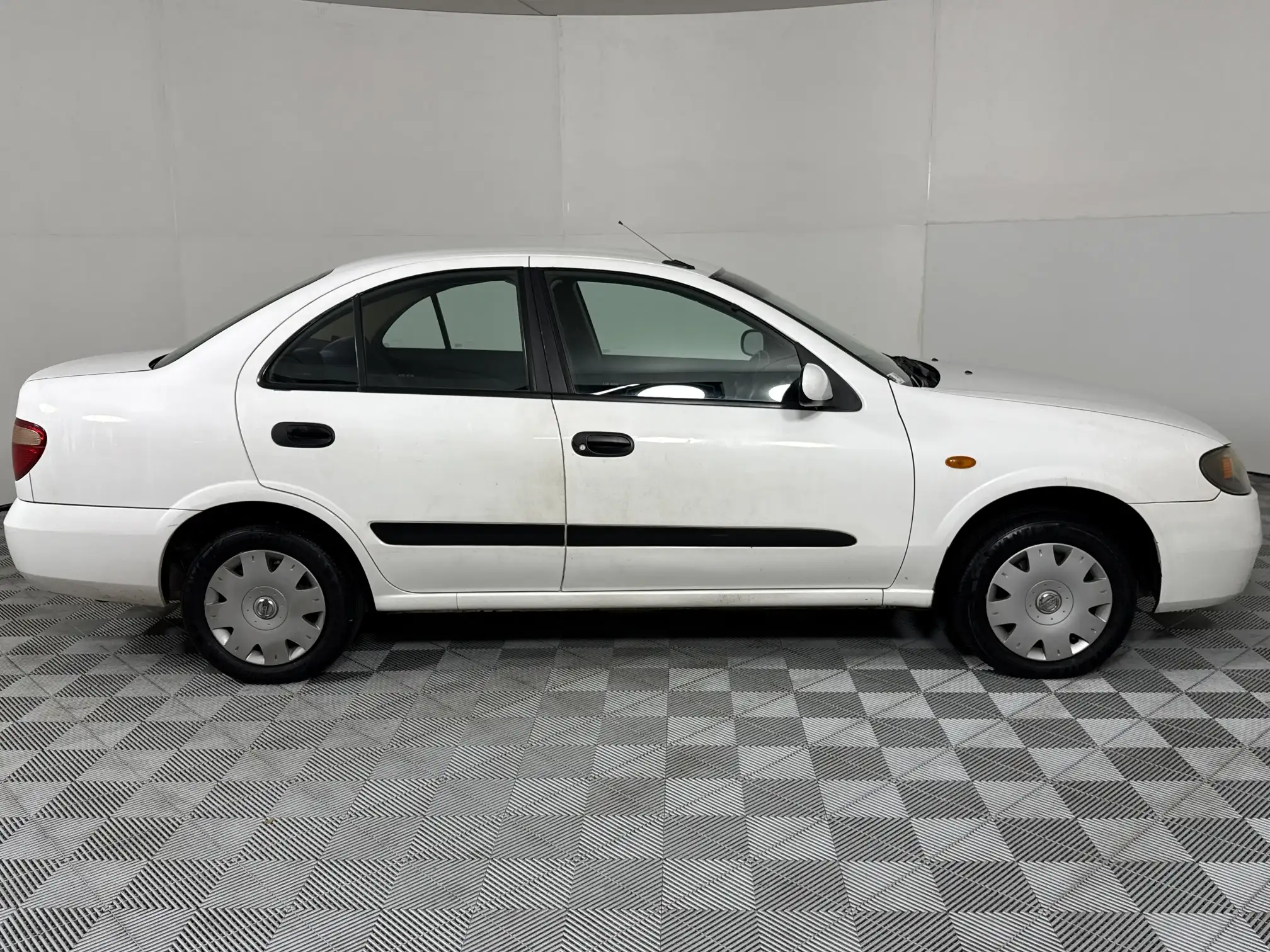 Nissan Almera