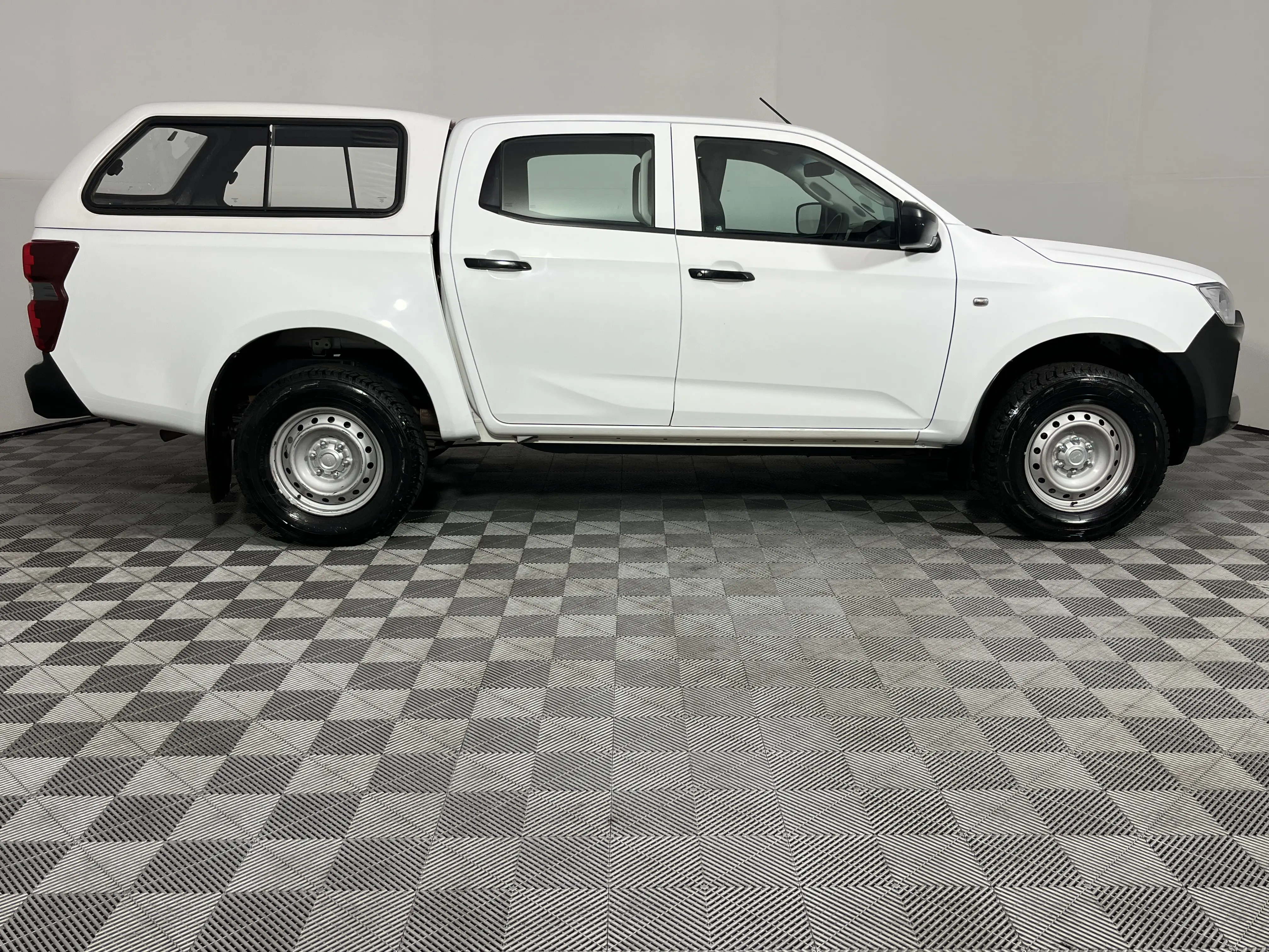 2022 Isuzu D-MAX 1.9 DDI HR L Double Cab Pick Up, photo 4