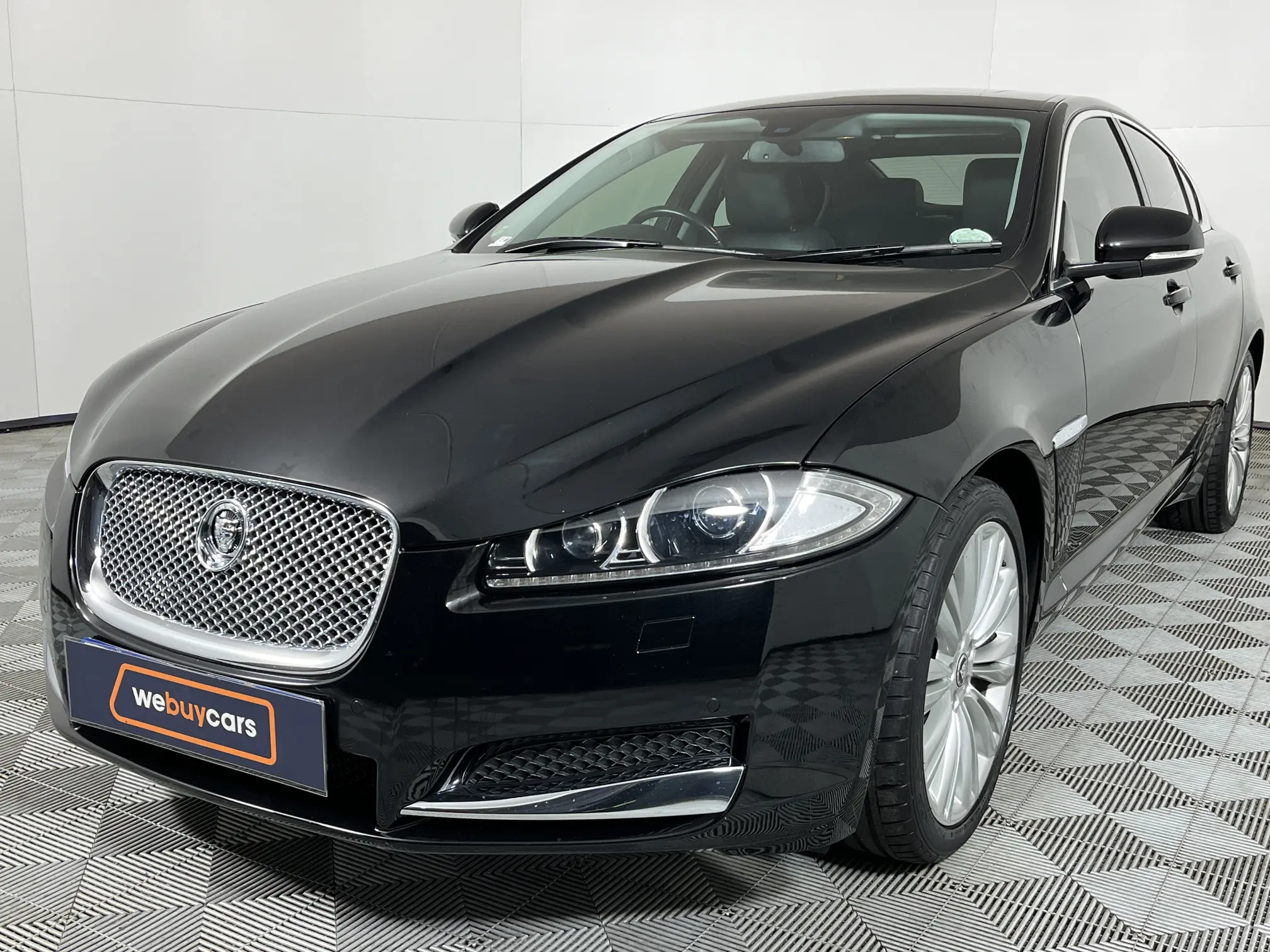 2014 Jaguar XF 2.0 I4 Premium Luxury