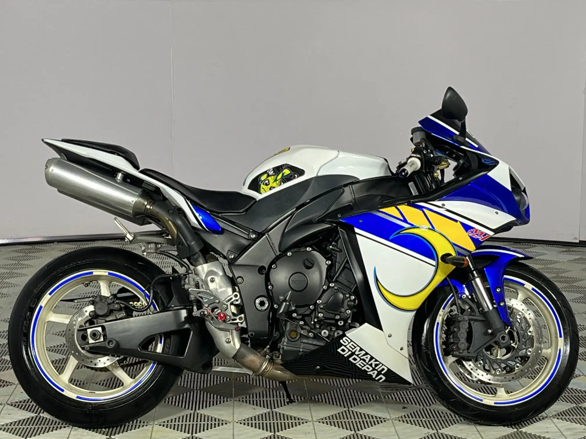 Yamaha YZF R1