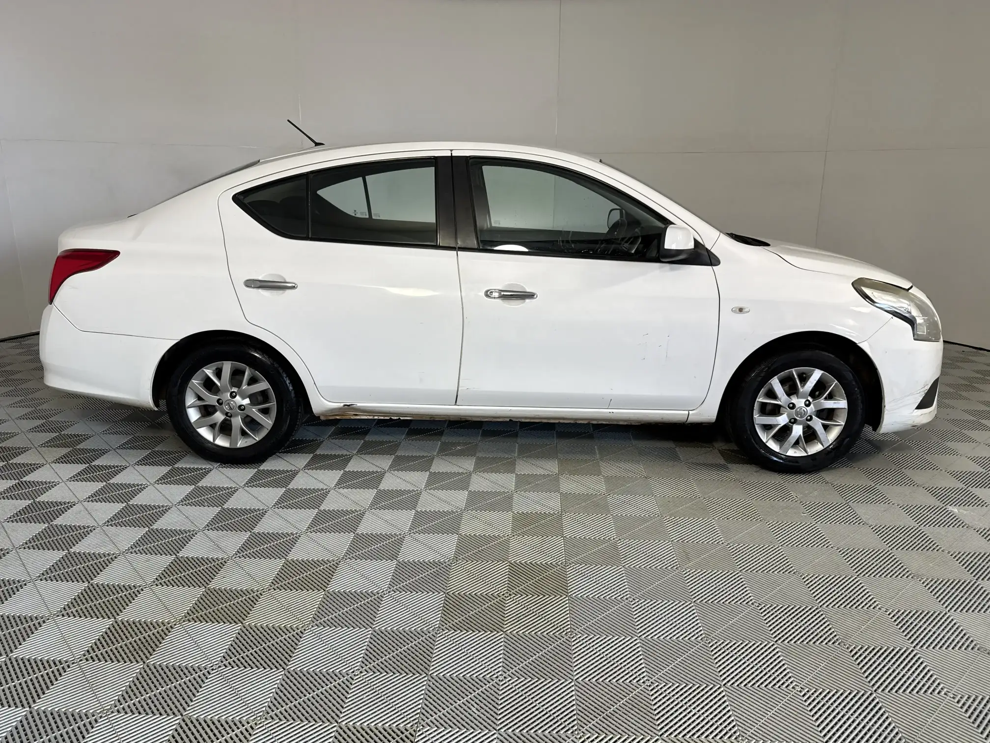 Nissan Almera