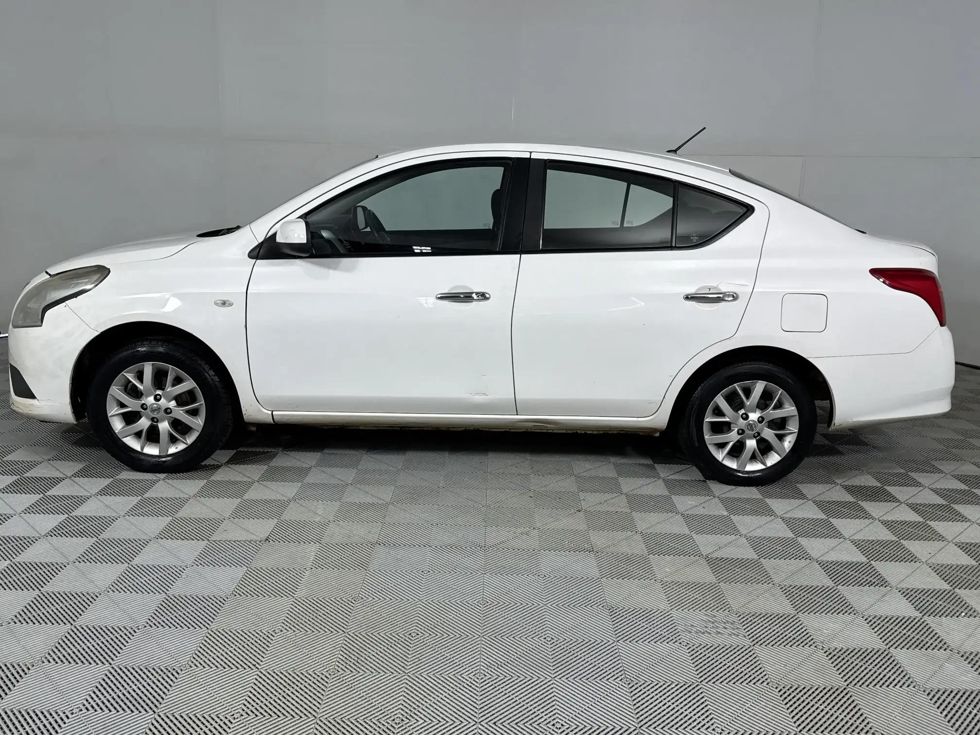 Nissan Almera