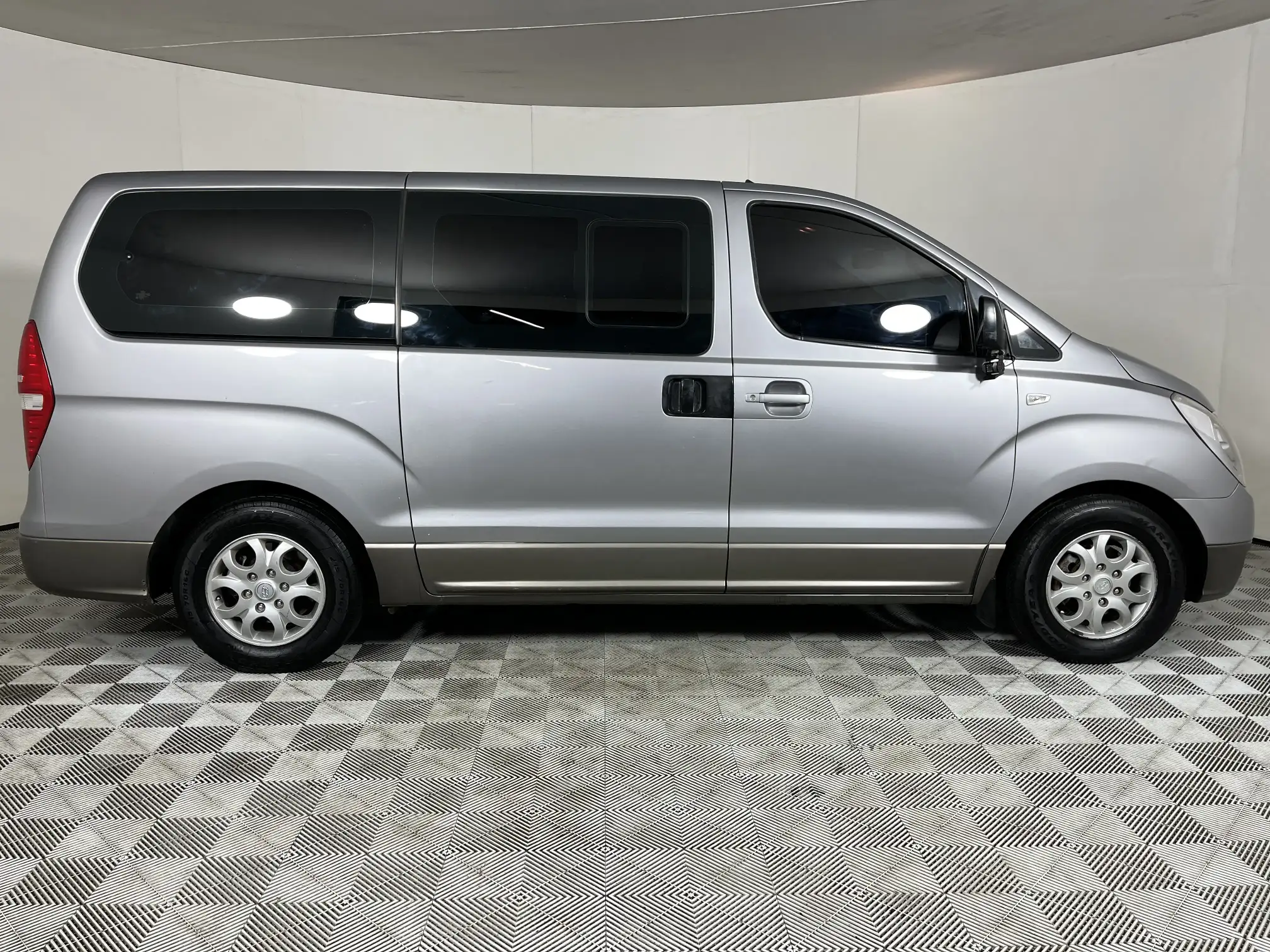 Hyundai H-1