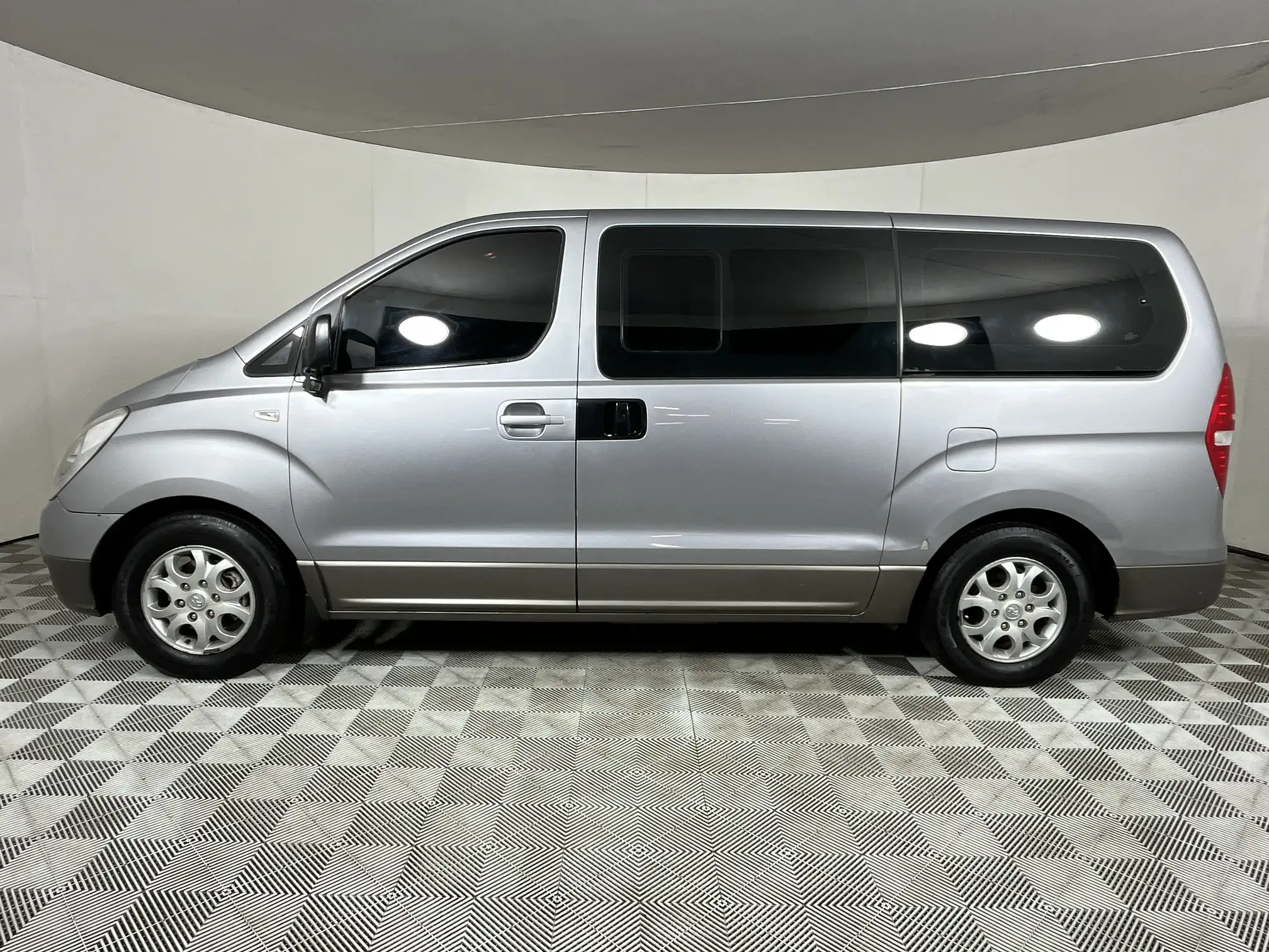 Hyundai H-1