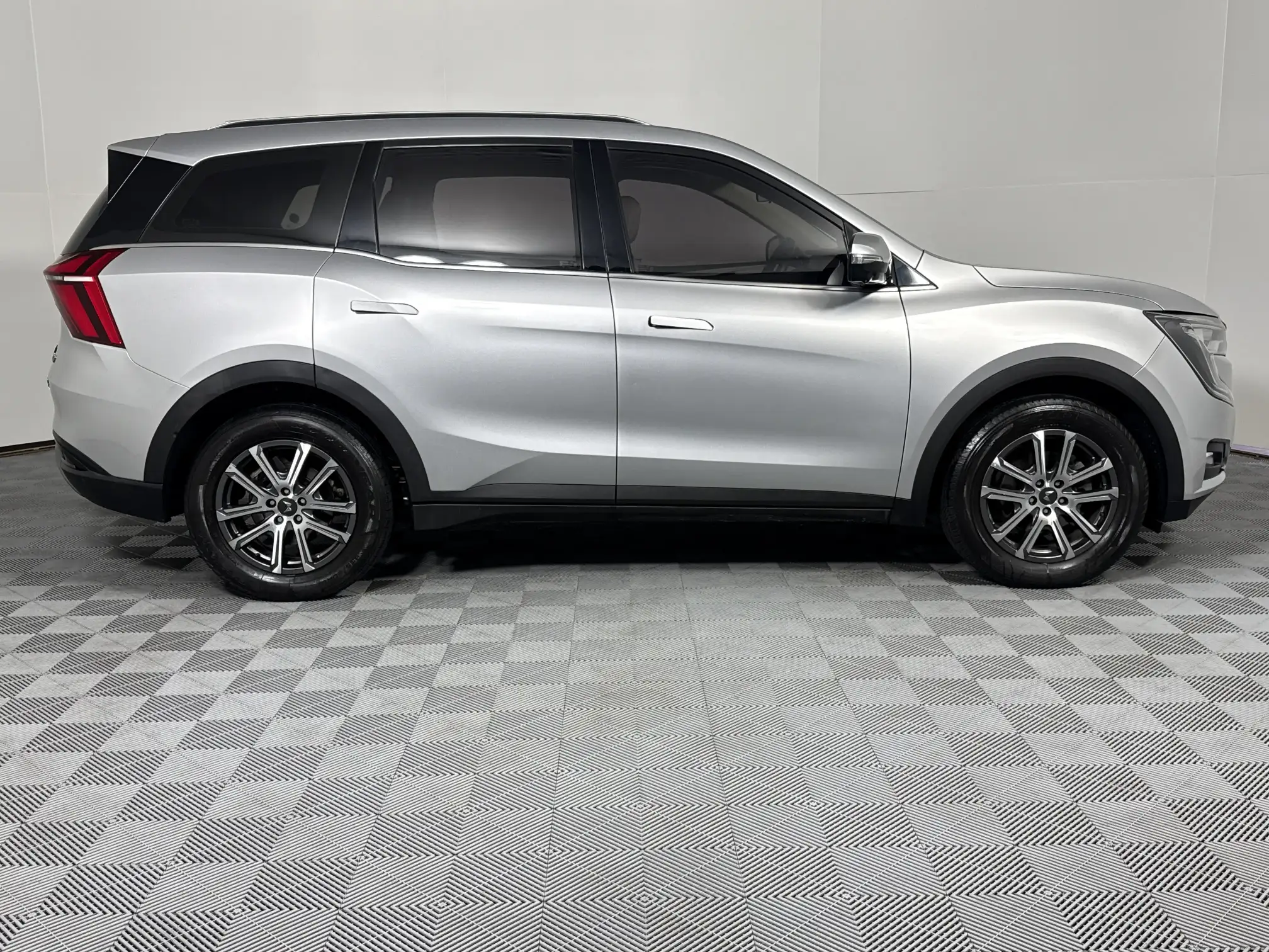 Mahindra XUV 700