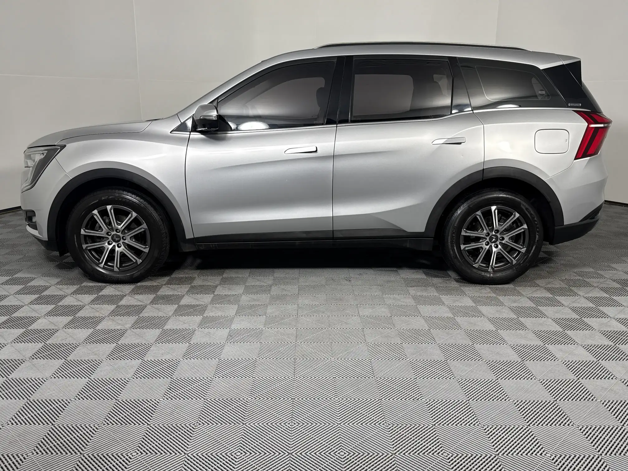 Mahindra XUV 700