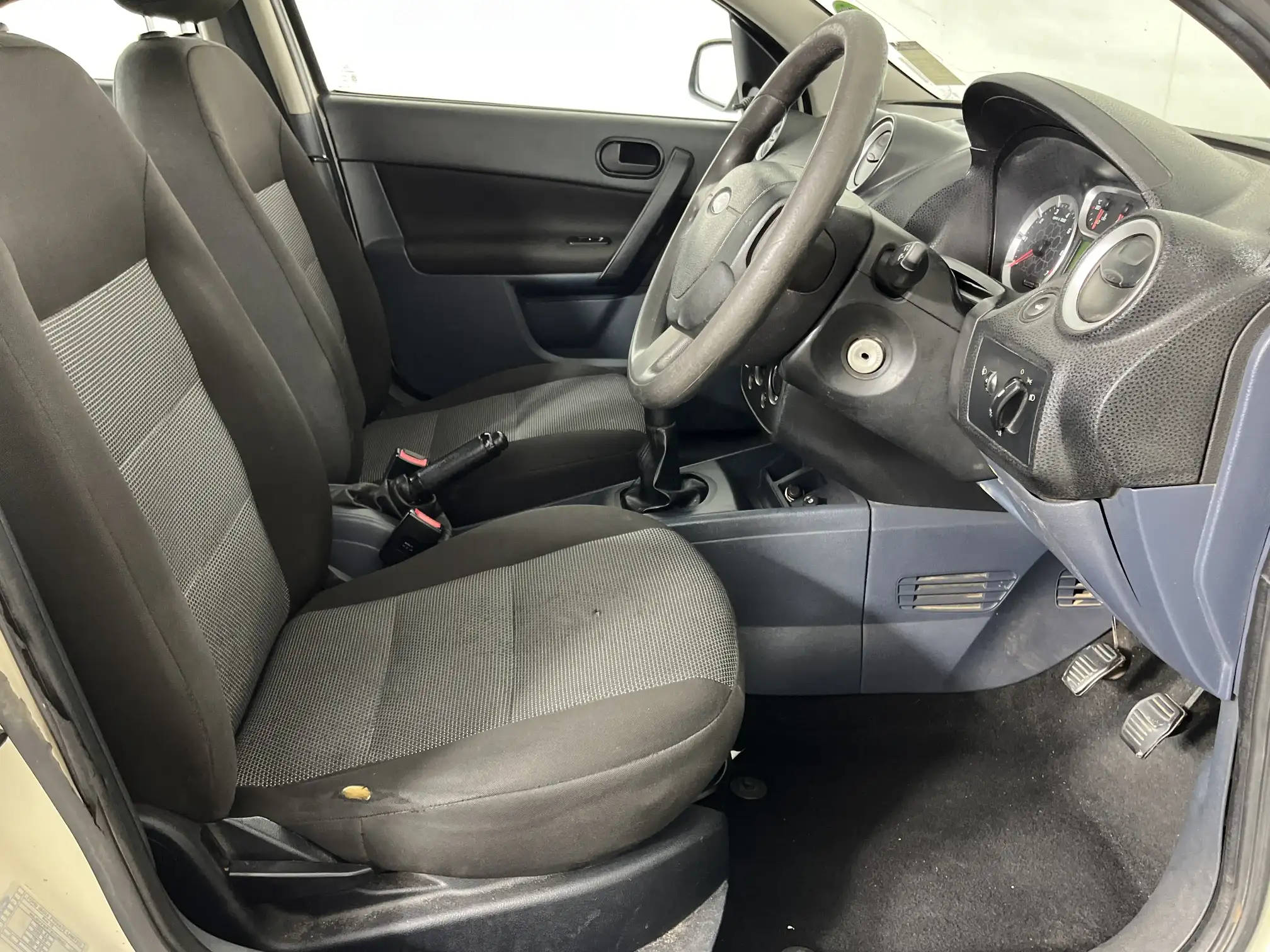 Ford Ikon