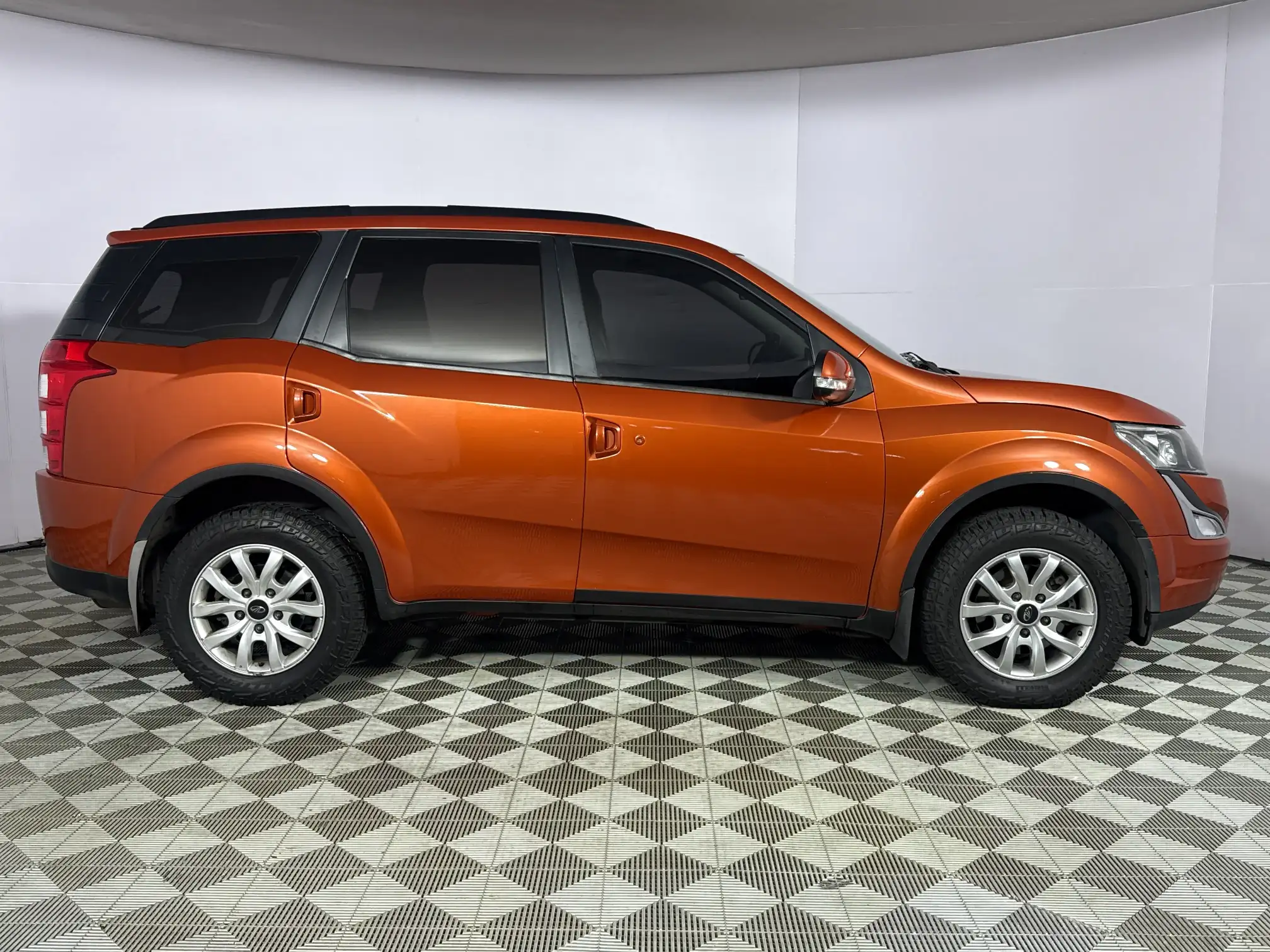 Mahindra XUV