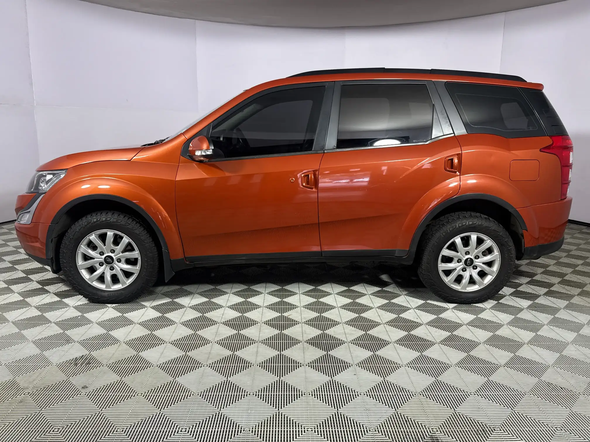 Mahindra XUV