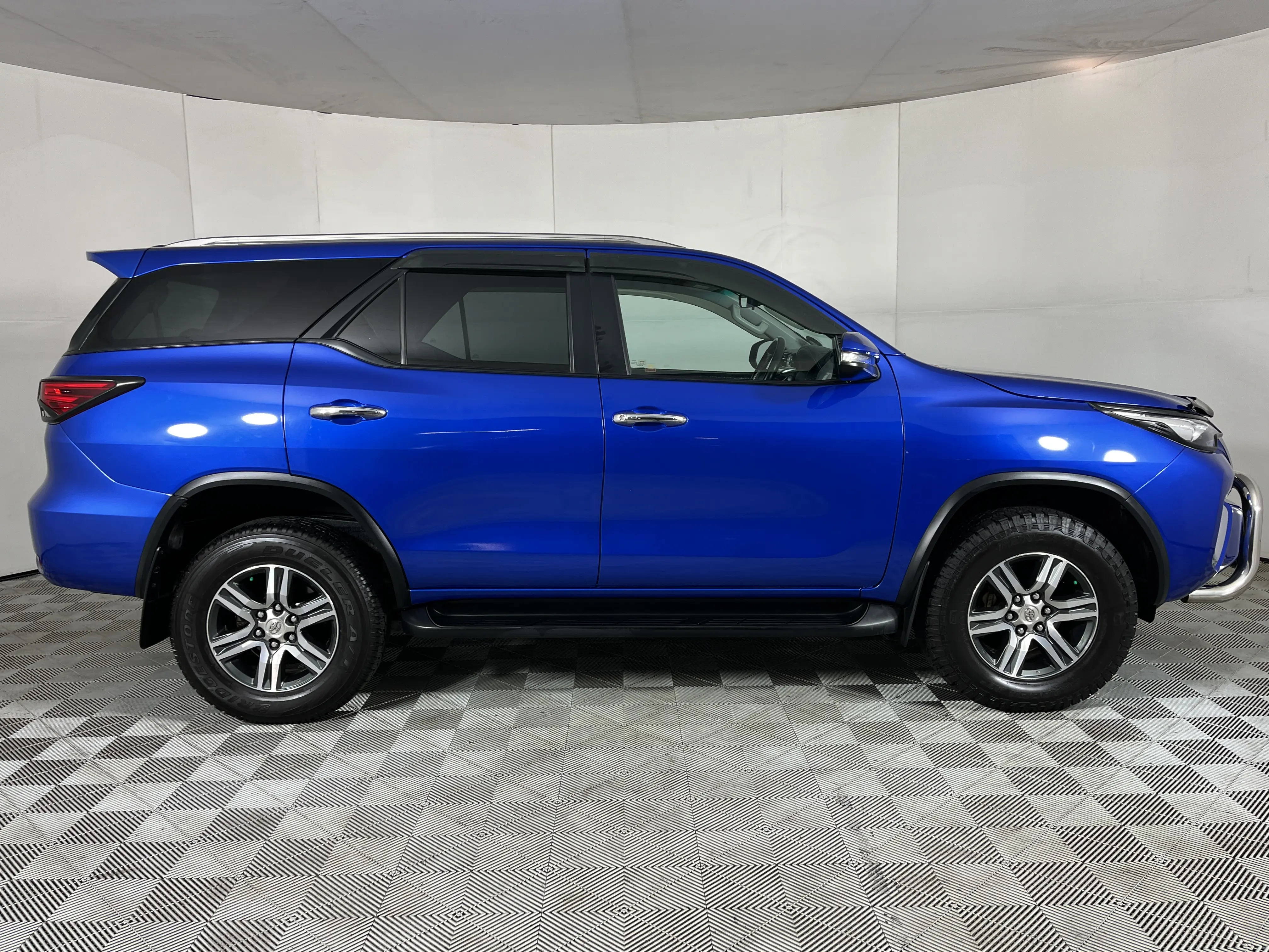 2017 Toyota Fortuner 2.8gd-6 R/B Auto, photo 4