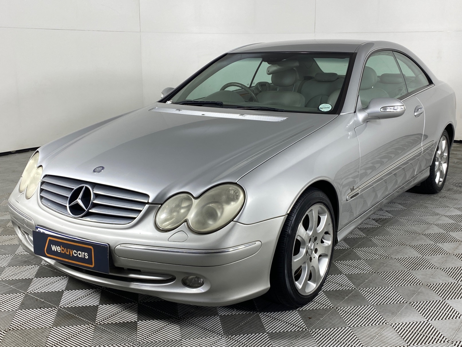 Used 04 Mercedes Benz Clk Class Coupe Clk 500 Coupe For Sale Webuycars