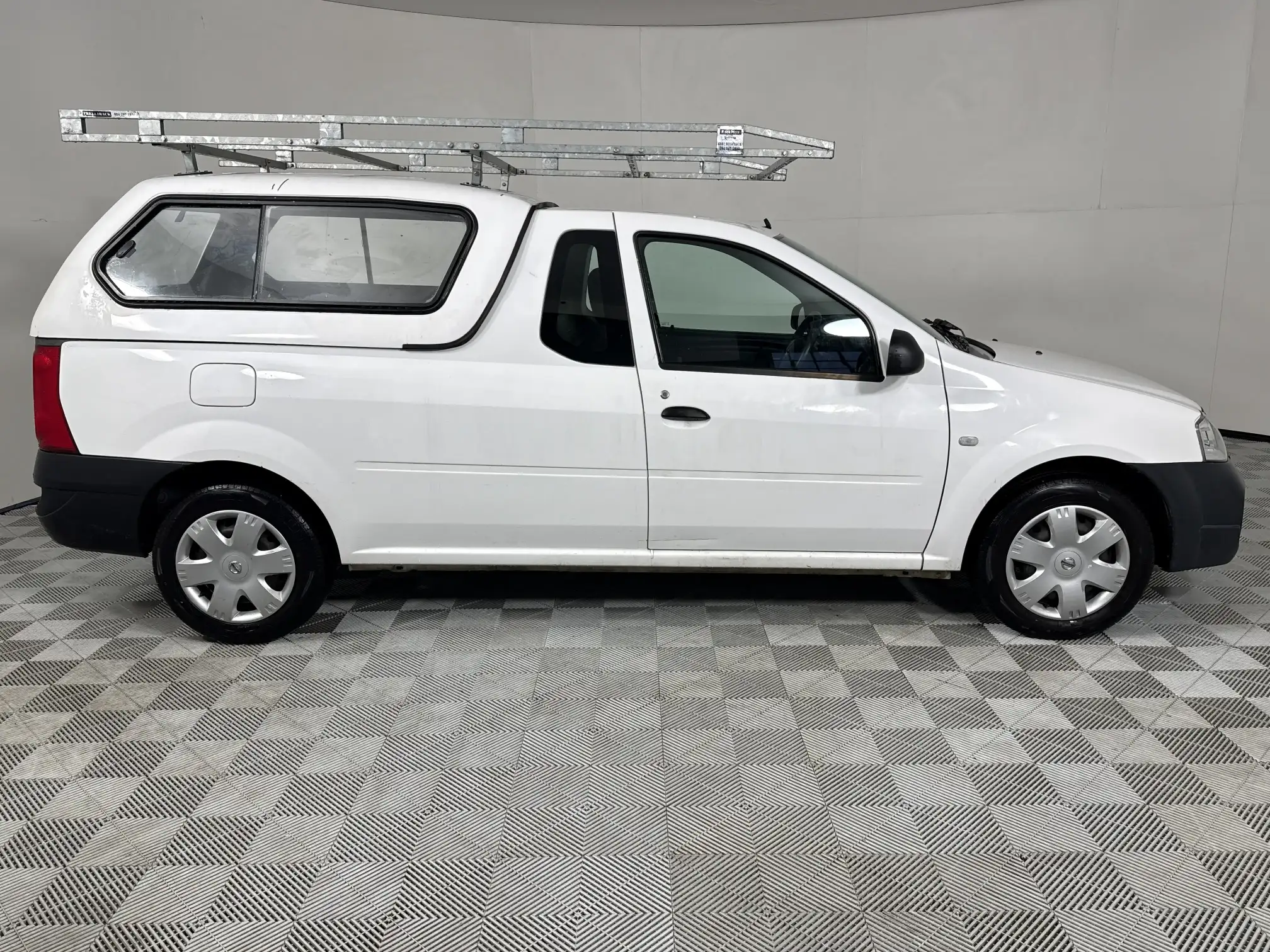 Nissan NP200