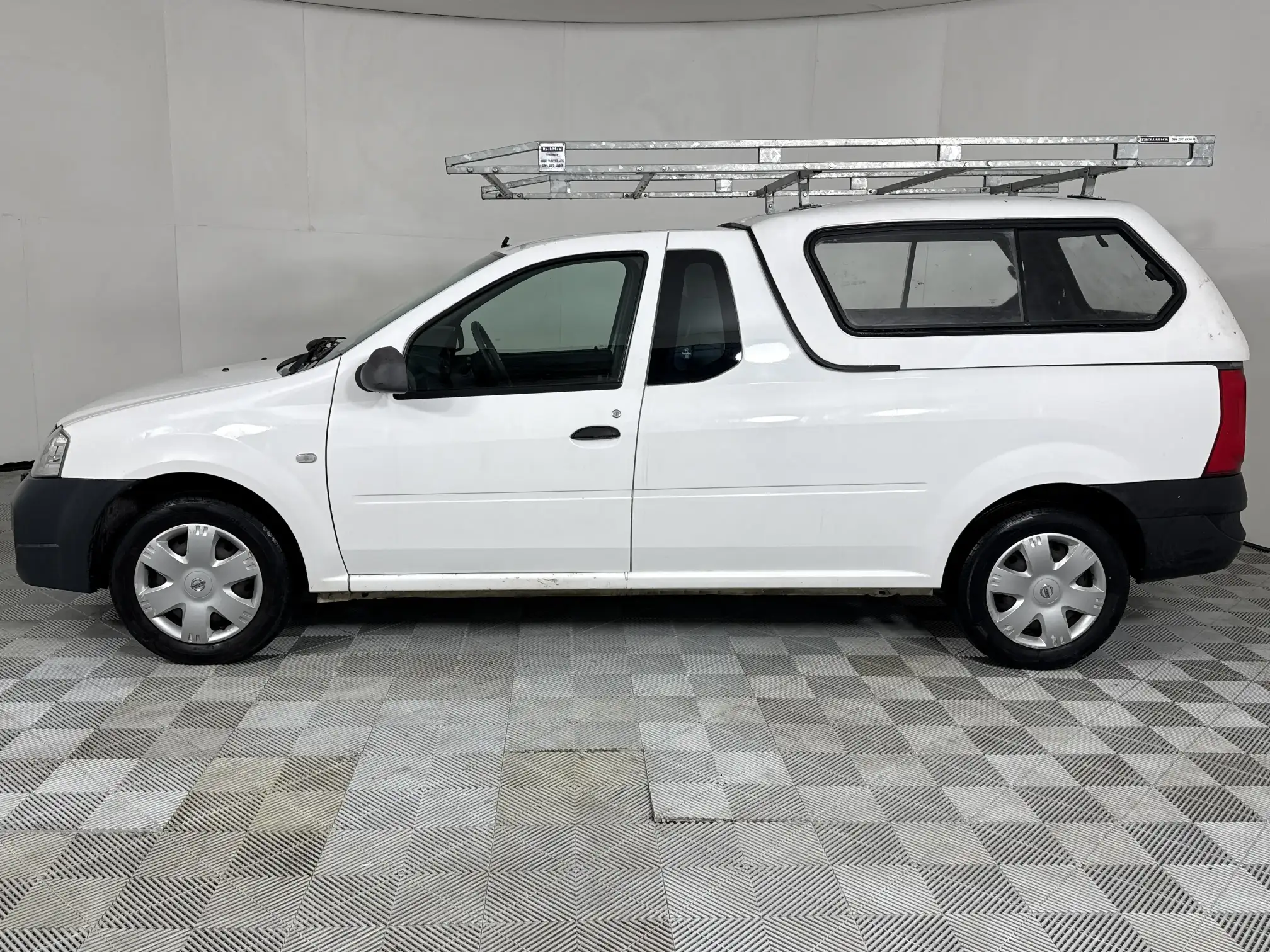 Nissan NP200