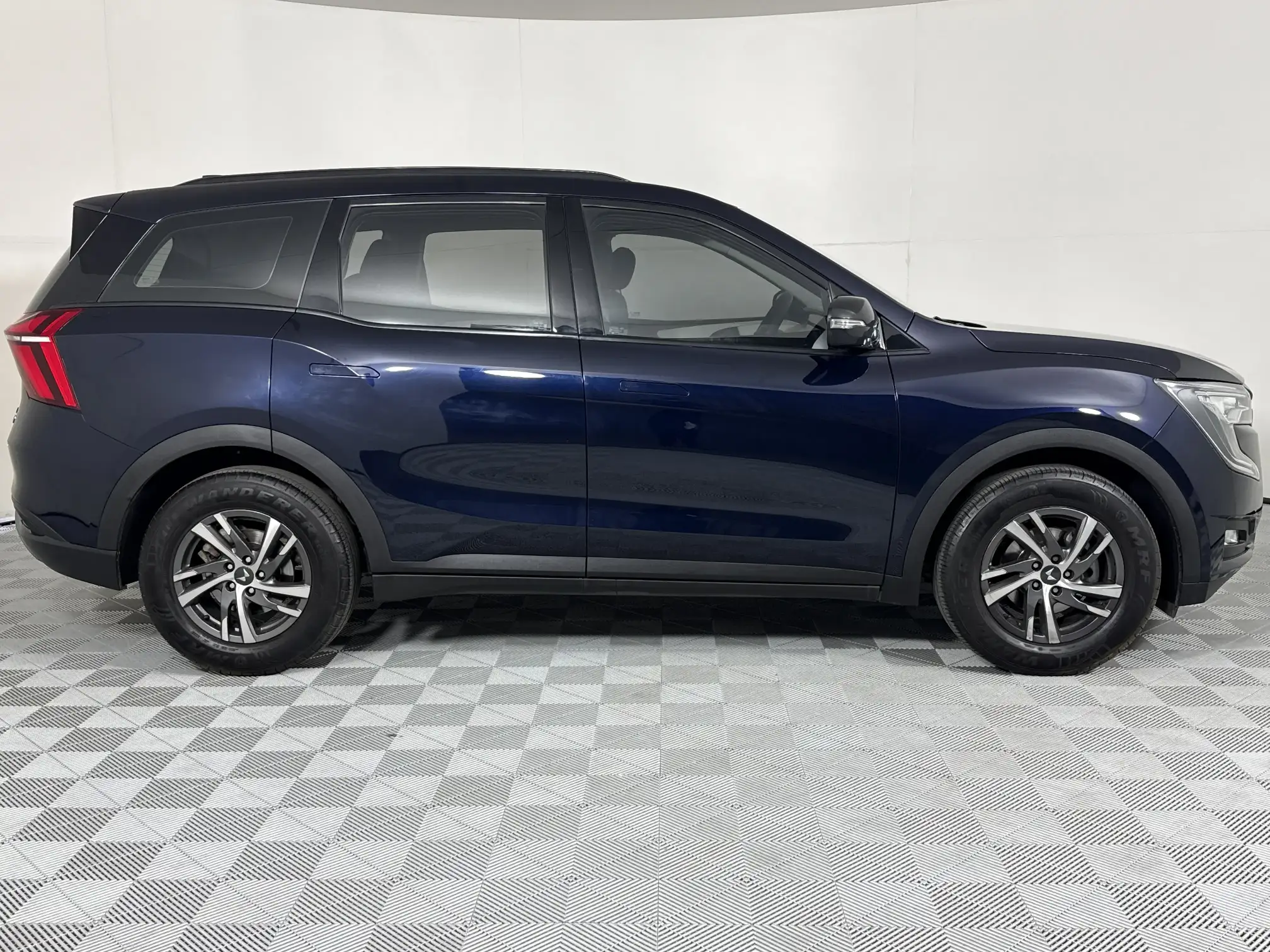 Mahindra XUV 700