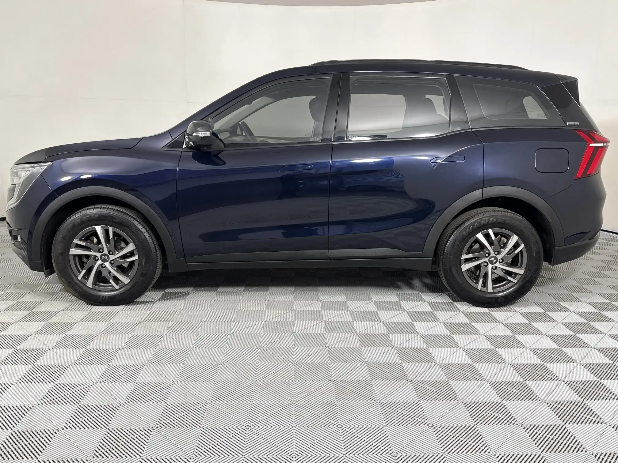Mahindra XUV 700