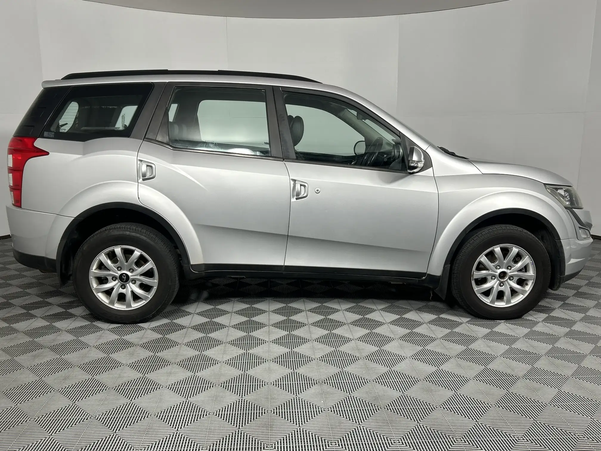 Mahindra XUV