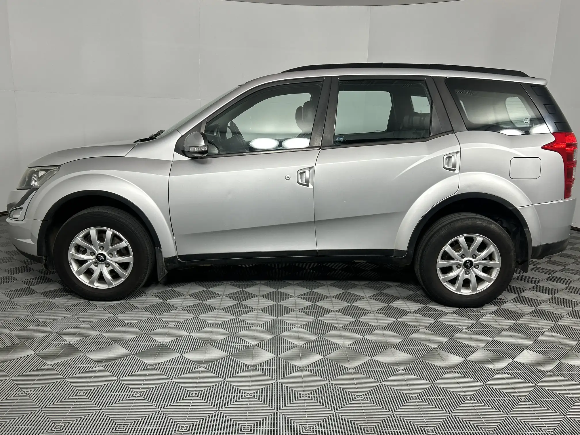 Mahindra XUV