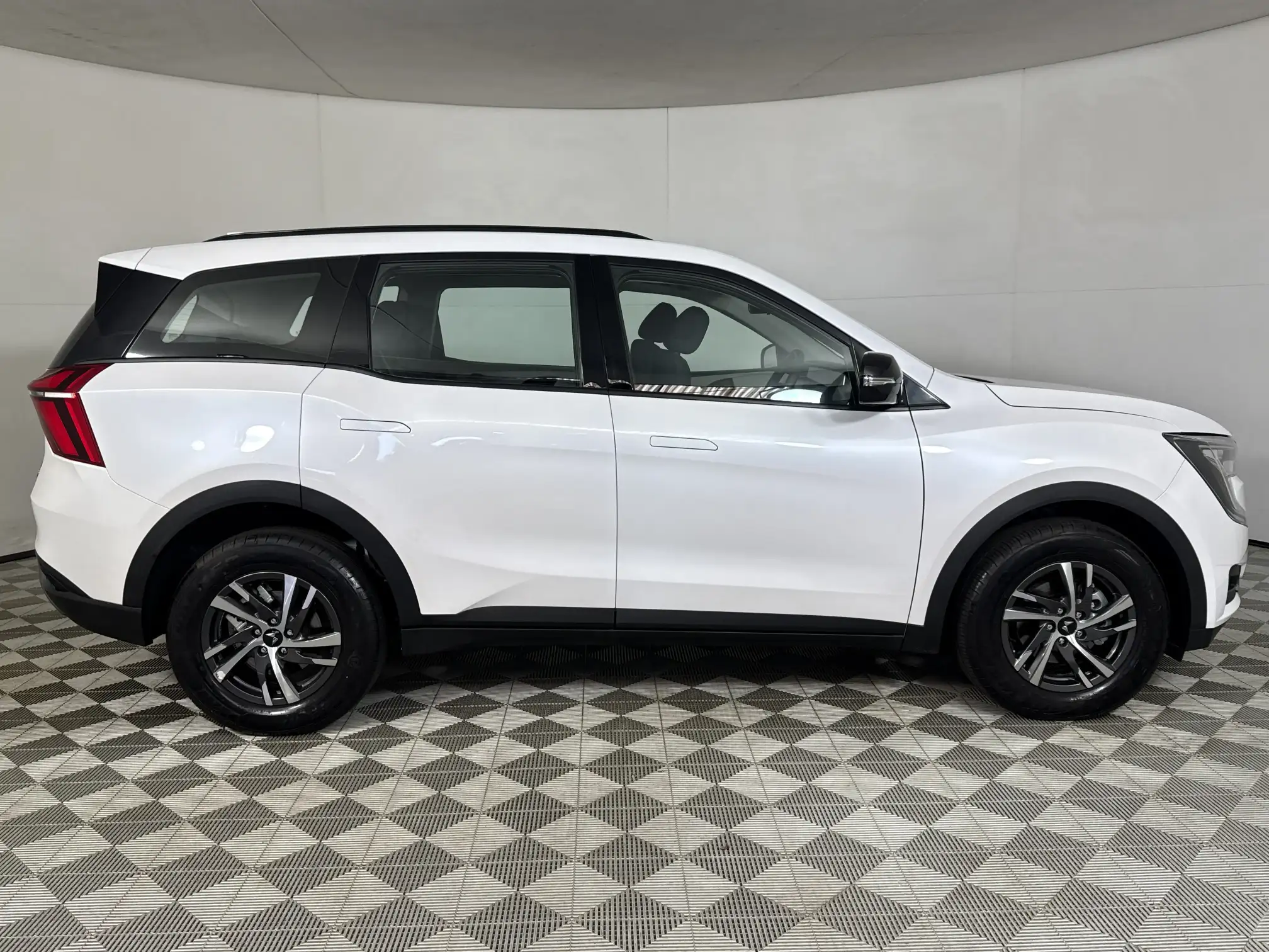 Mahindra XUV 700