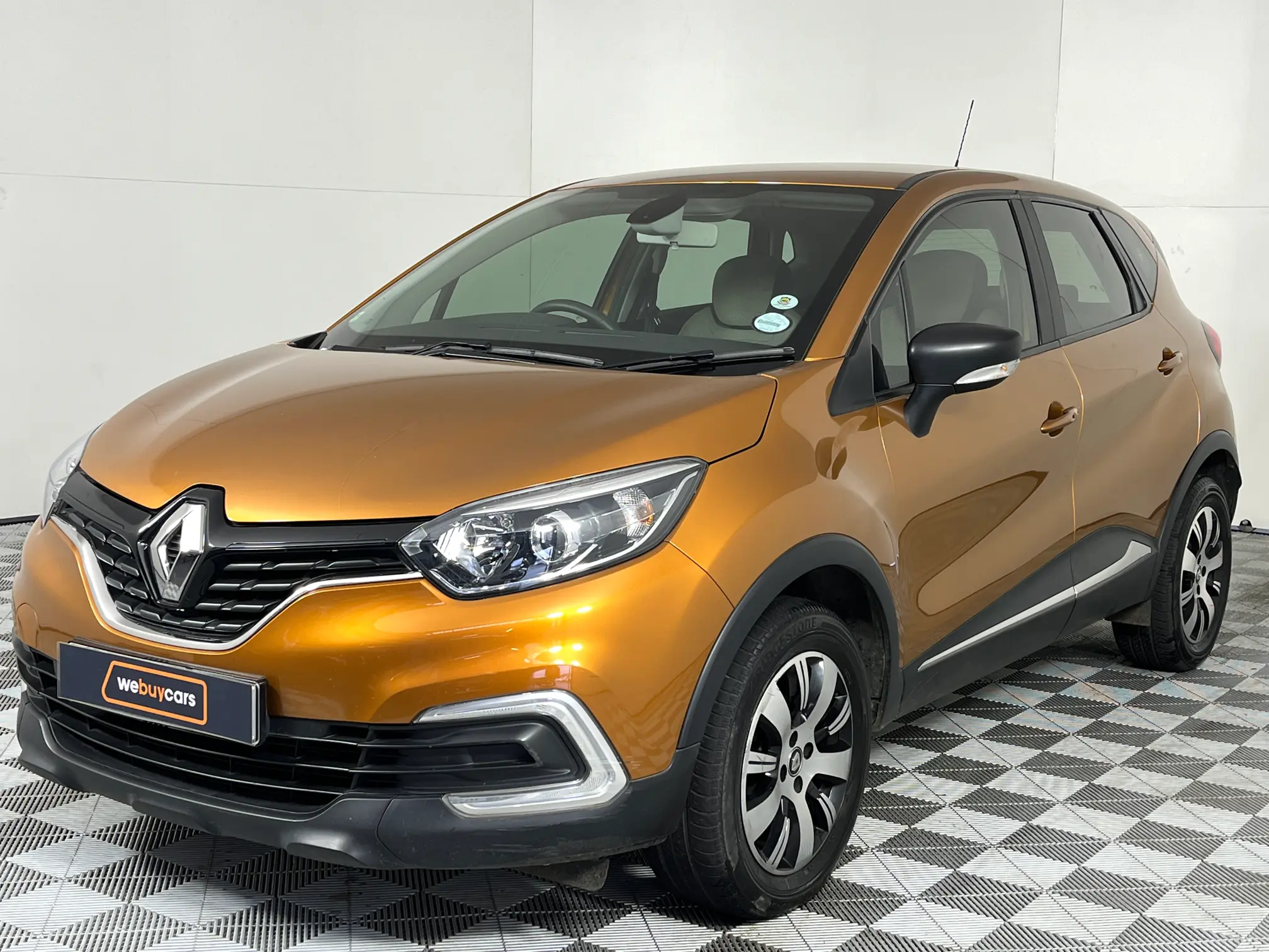 2018 Renault Captur 900t Blaze 5-Door (66 KW)