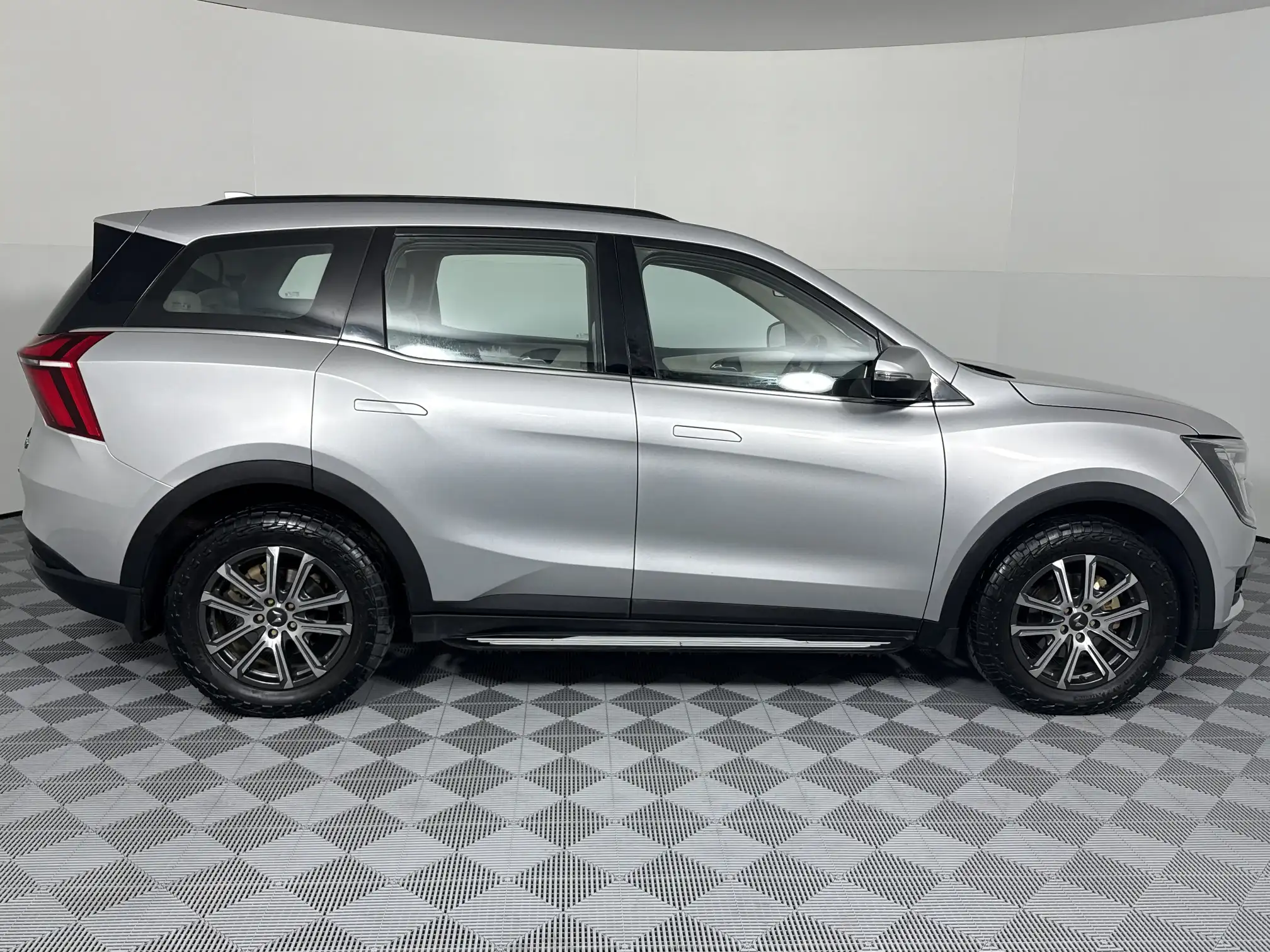 Mahindra XUV 700
