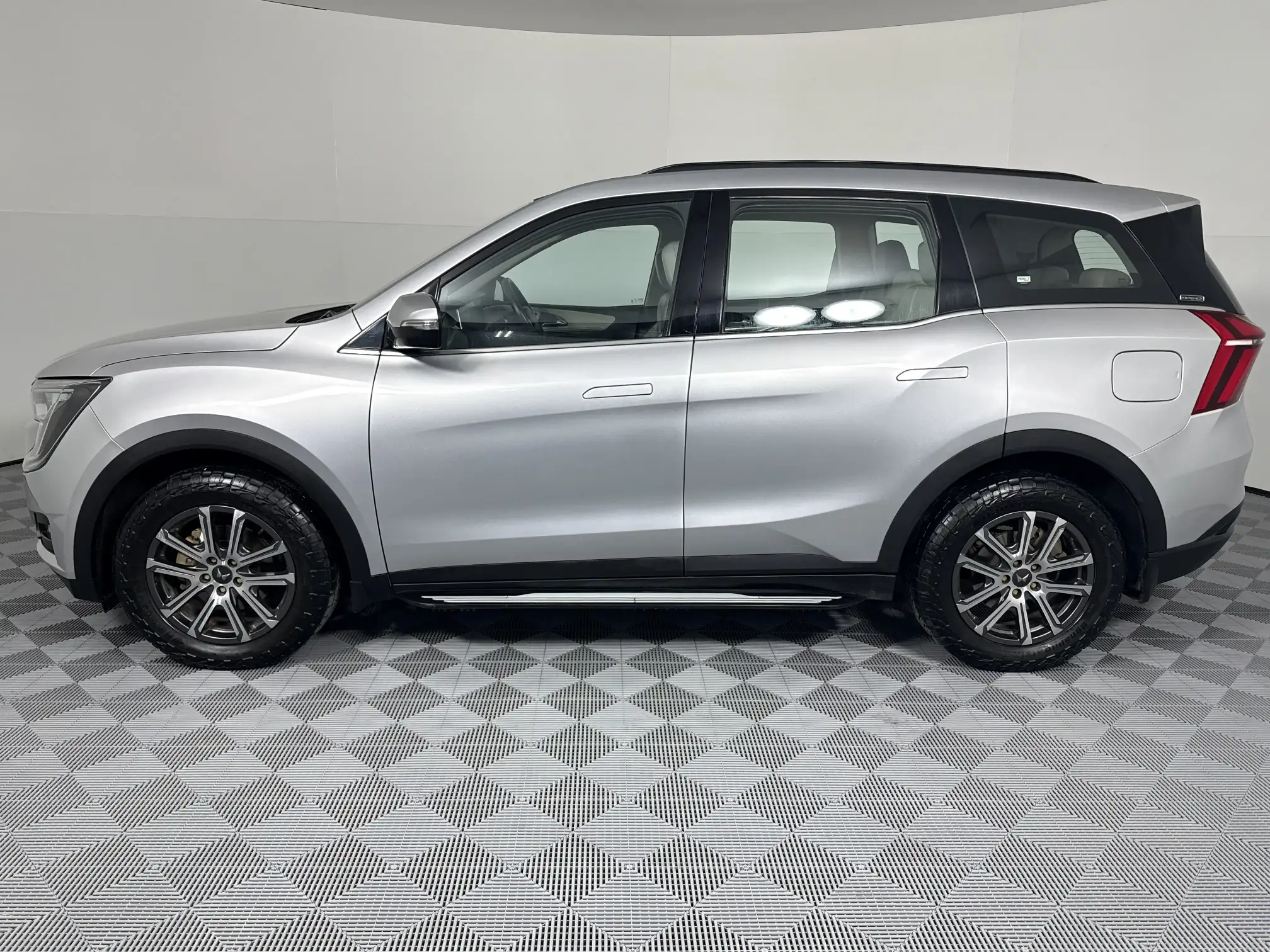 Mahindra XUV 700