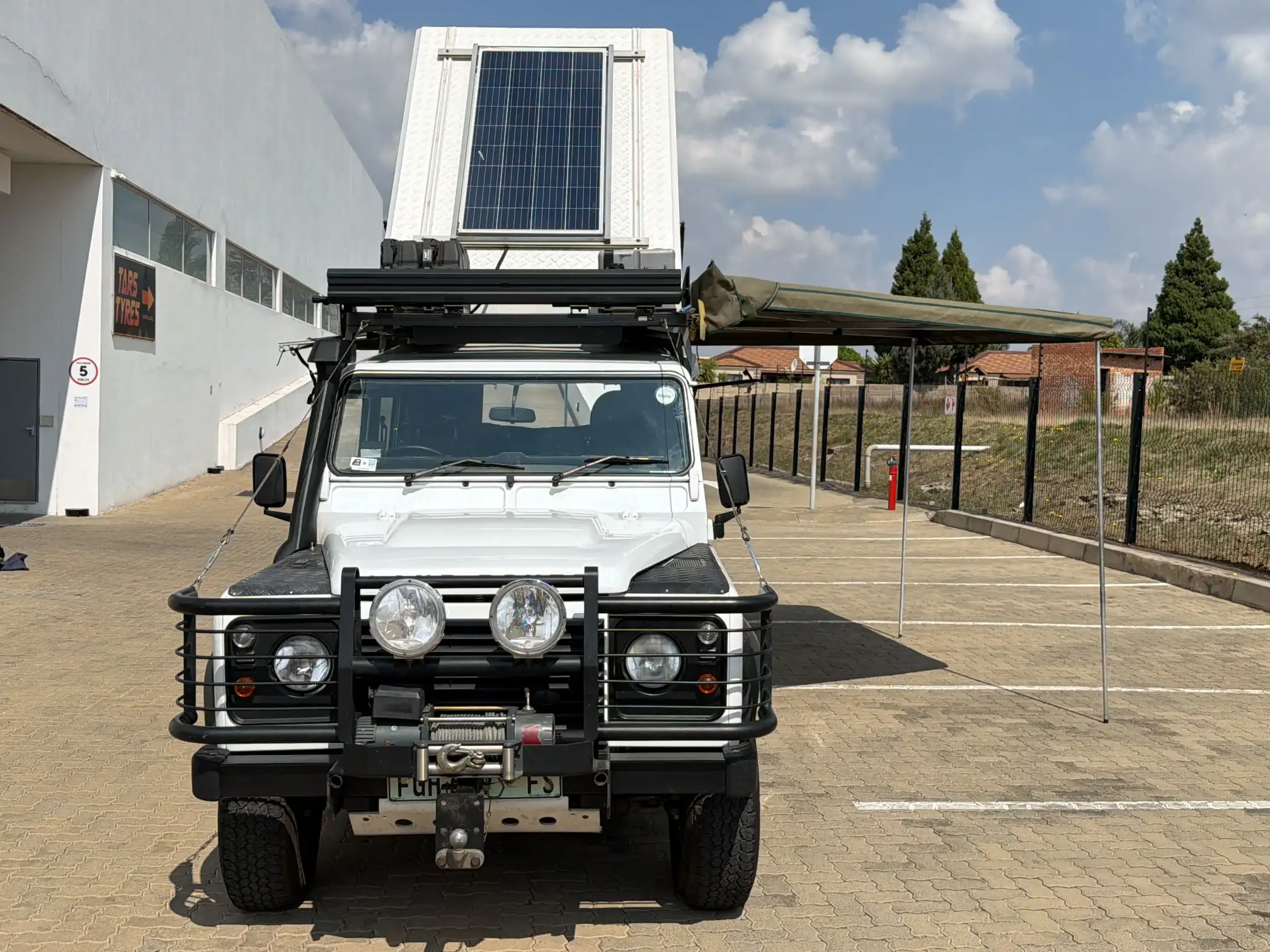 Land Rover Defender 110