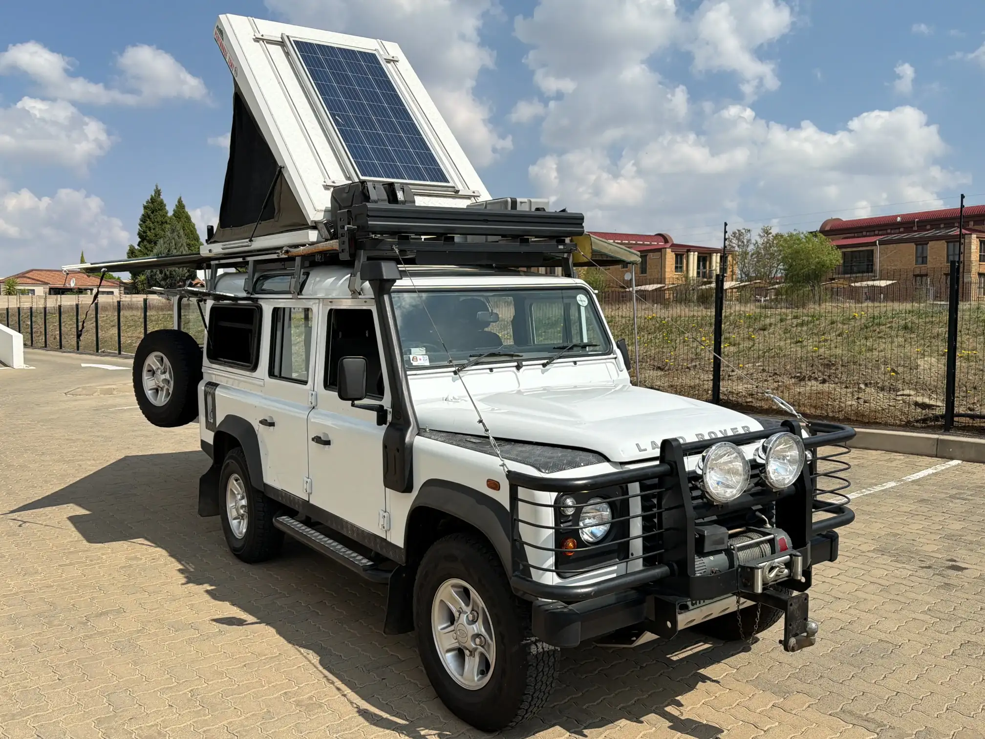 Land Rover Defender 110