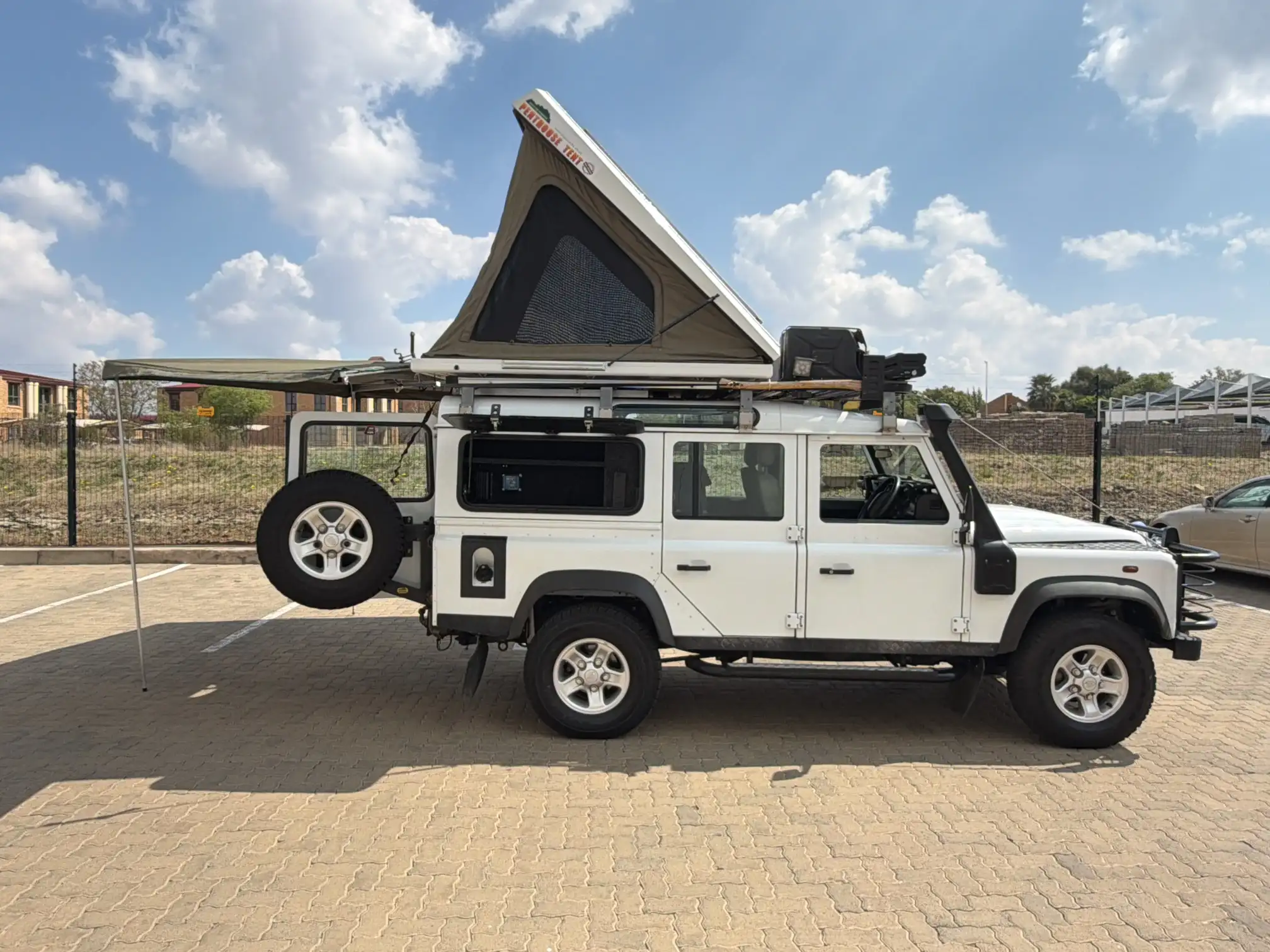 Land Rover Defender 110