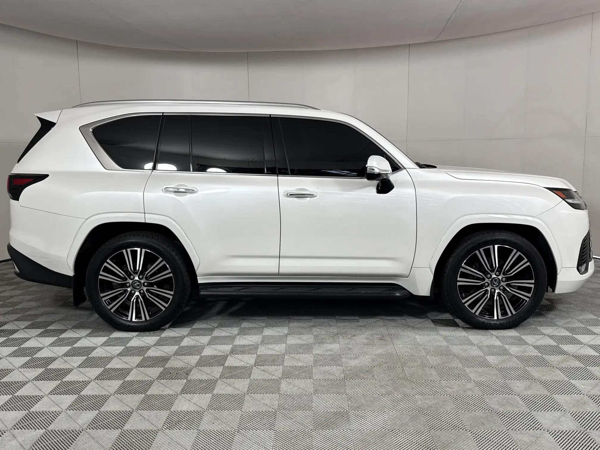 Lexus LX