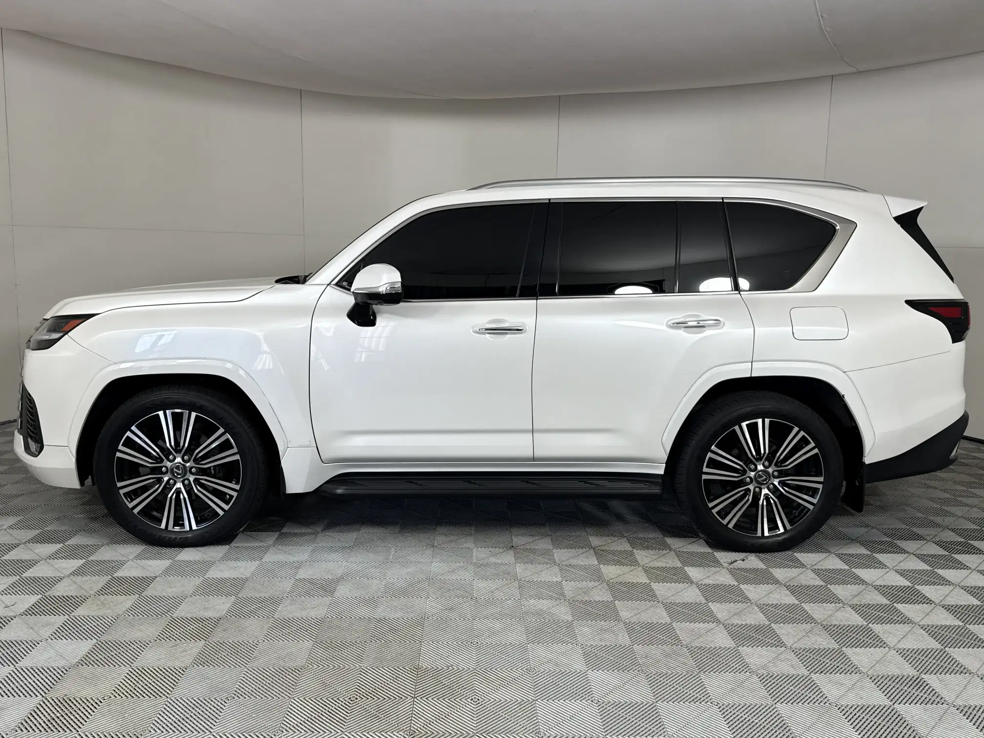 Lexus LX