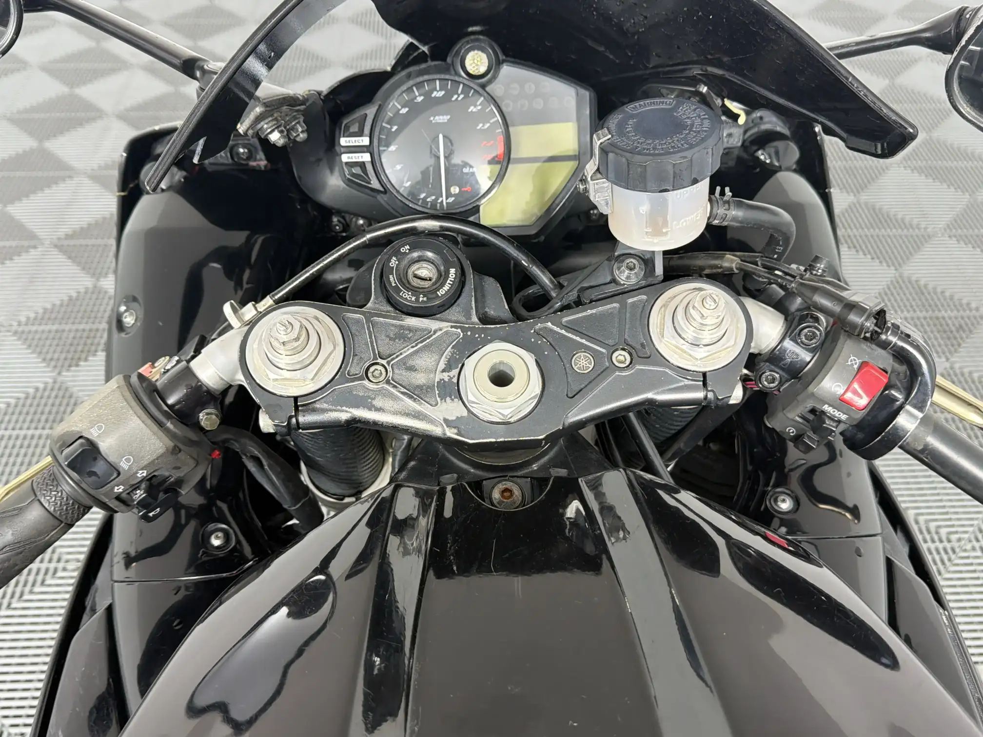 Yamaha YZF R1